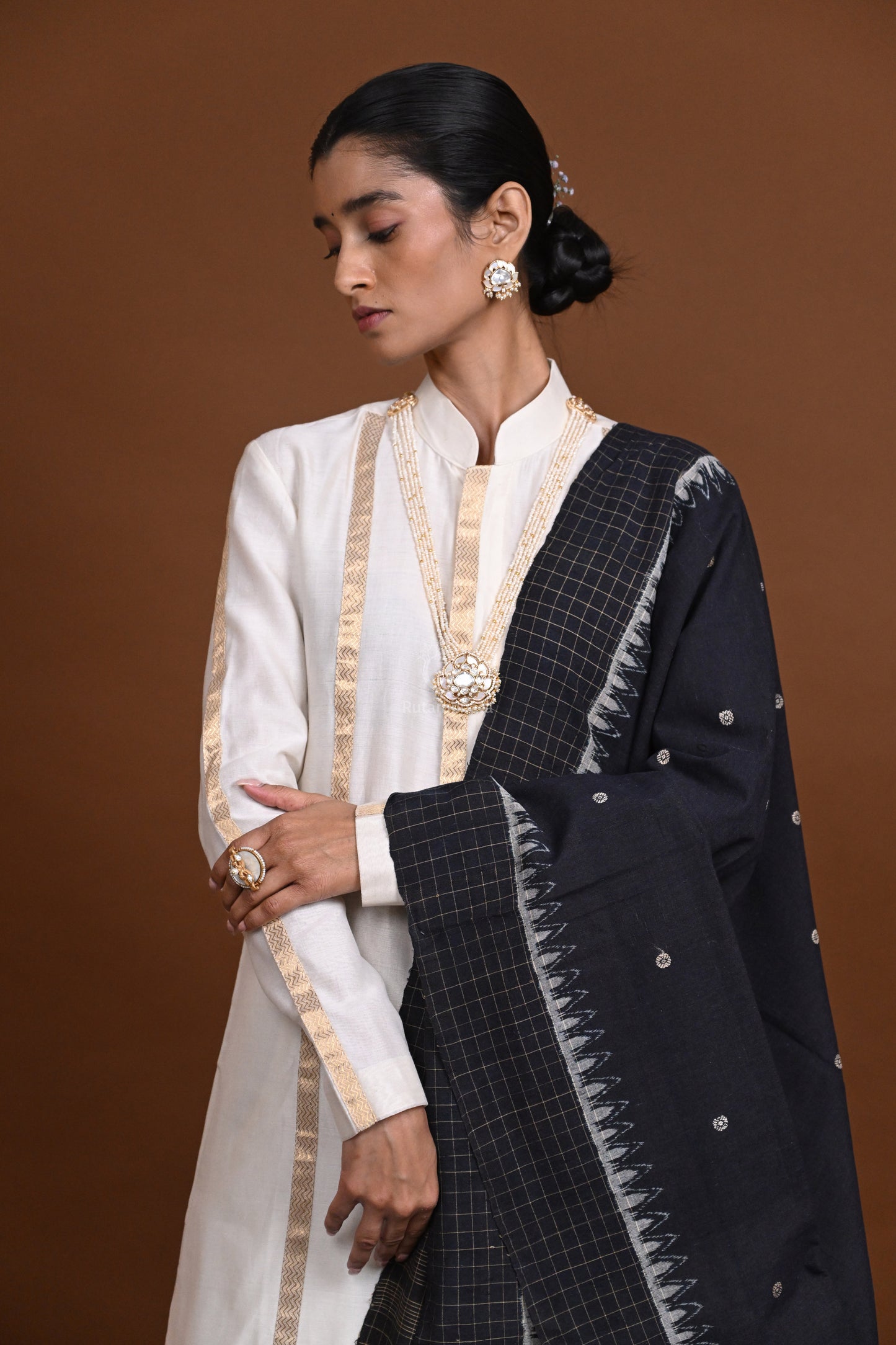 Krasha - Black Handwoven Cotton Sambalpuri Ikat Dupatta