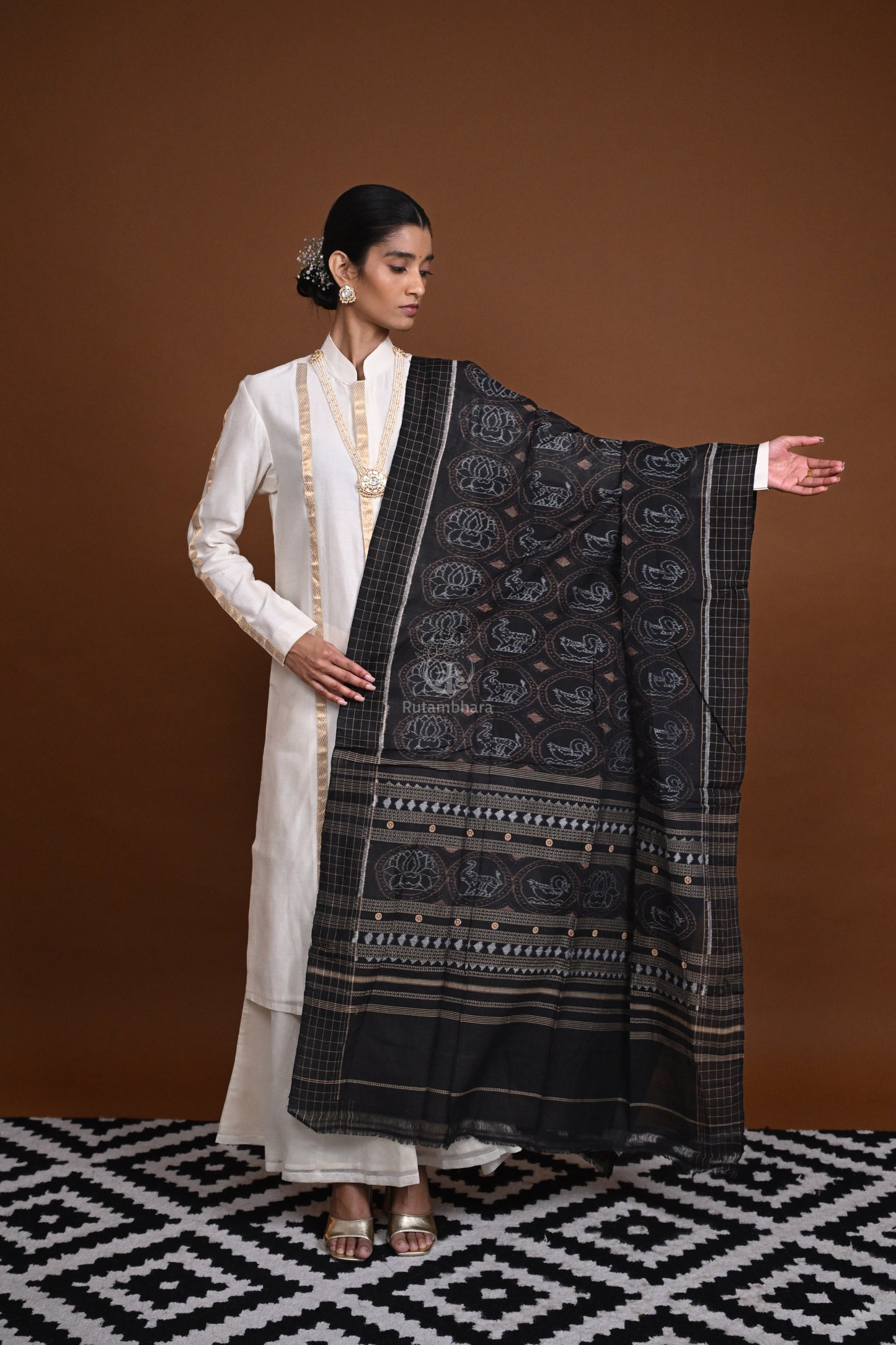 Krasha- Black Handwoven Cotton Sambalpuri Ikat Dupatta