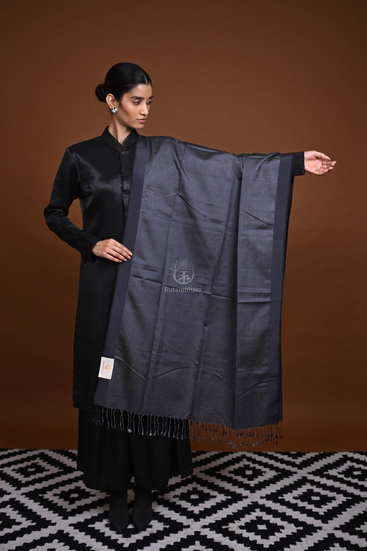 Eiraa - Handwoven Monochrome stole with broad plain border elegantly woven with silk and cotton yarns.