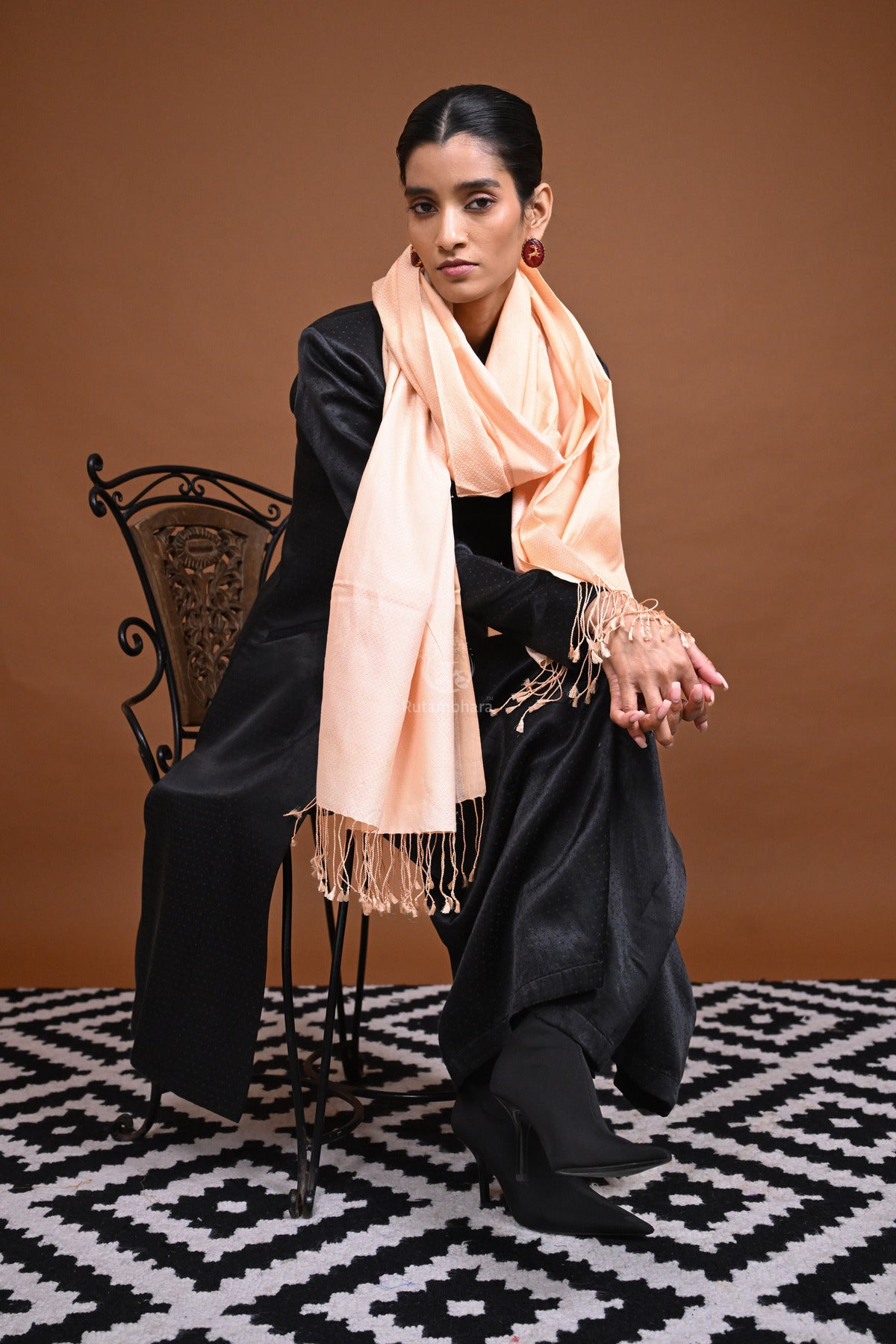 Eiraa - Handwoven Monochrome stole with broad plain border elegantly woven with silk and cotton yarns