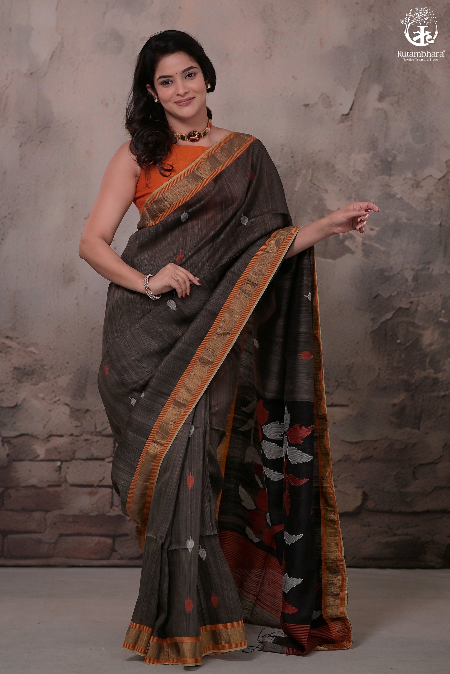 Black Handwoven Jamdani Muslin Matka Silk Saree