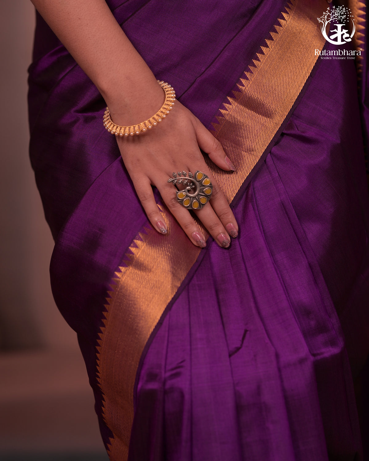 BHADRA - Elegant Mangalgiri Silk Saree with Lustrous Gold Border