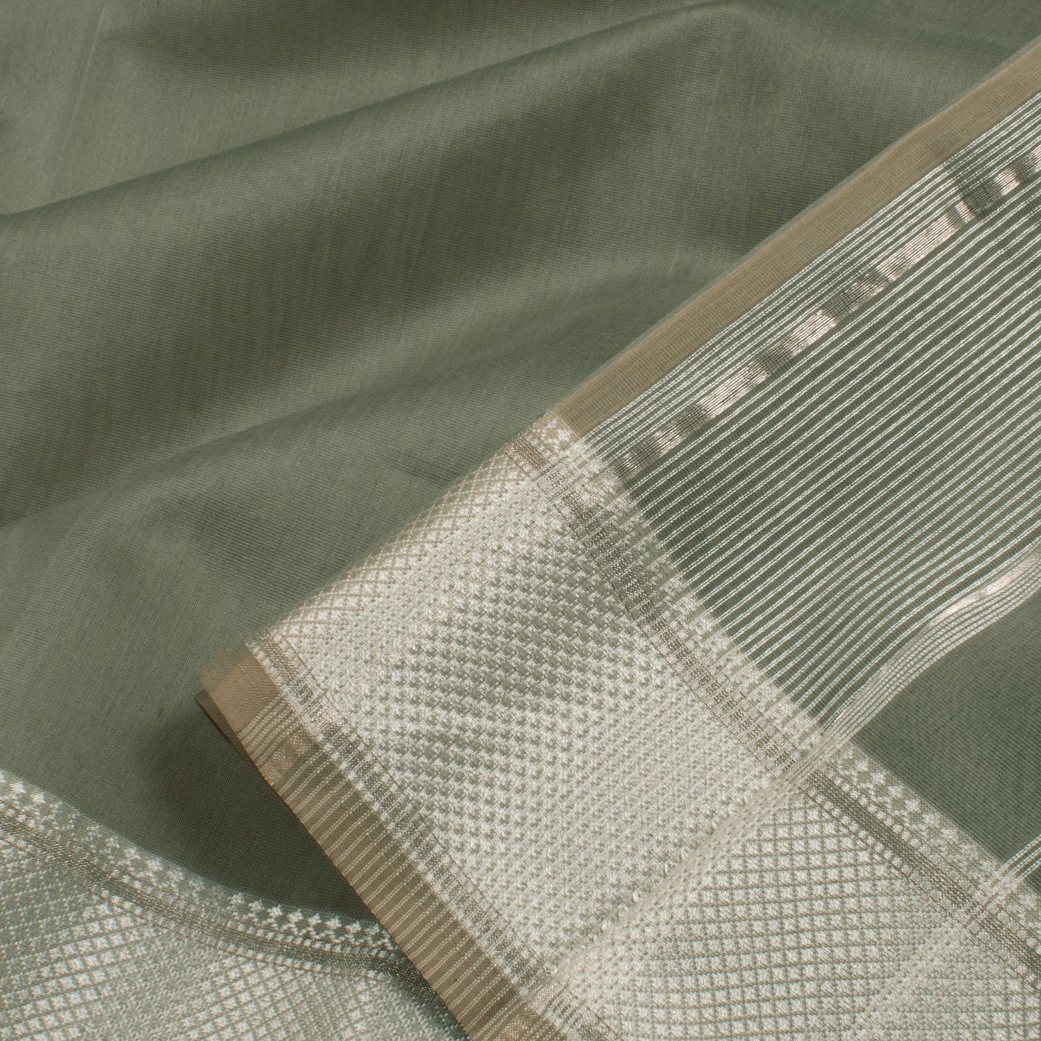 Handwoven Maheshwari Silk Cotton Saree-Rutambhara-RUTAMBHARA