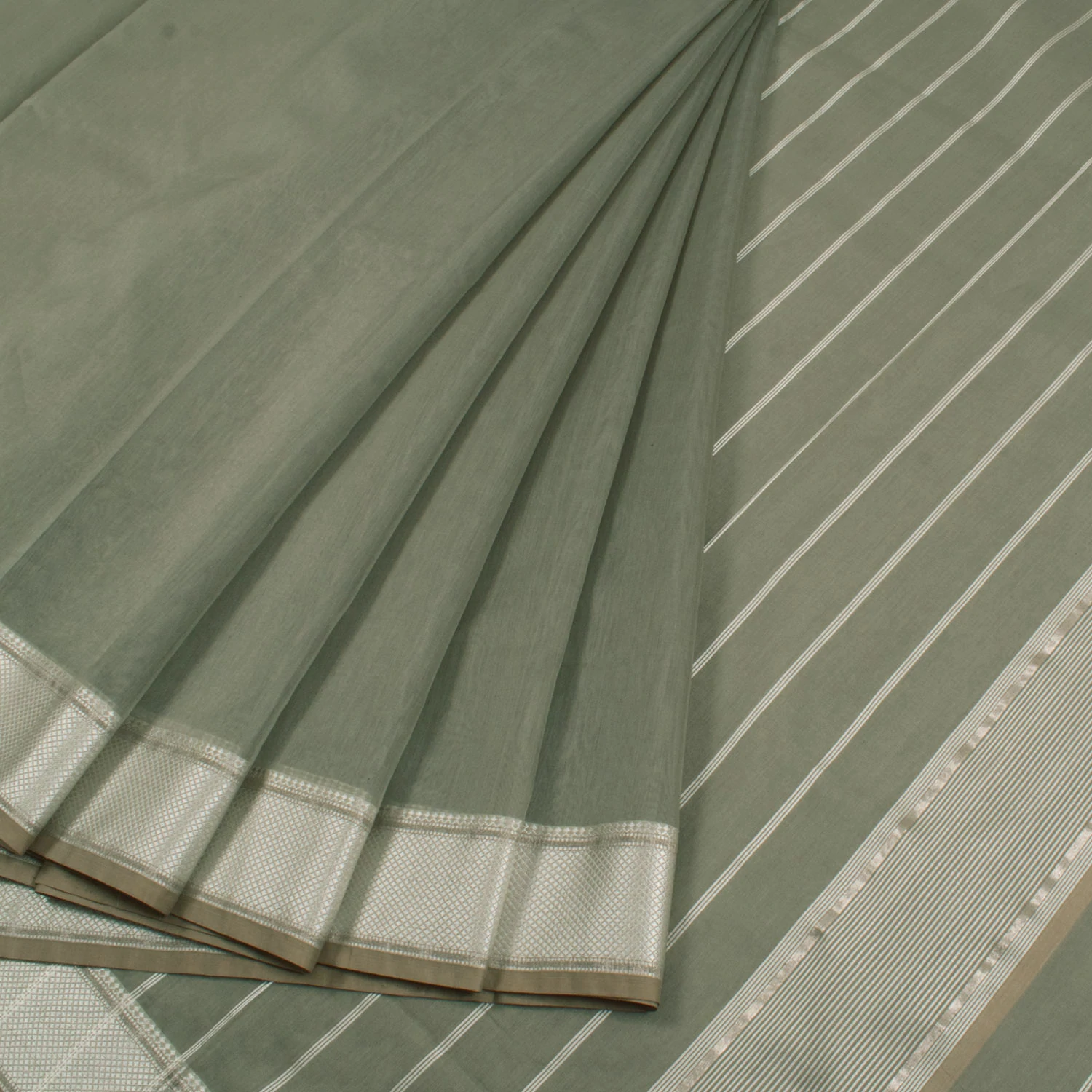 Handwoven Maheshwari Silk Cotton Saree-Rutambhara-RUTAMBHARA