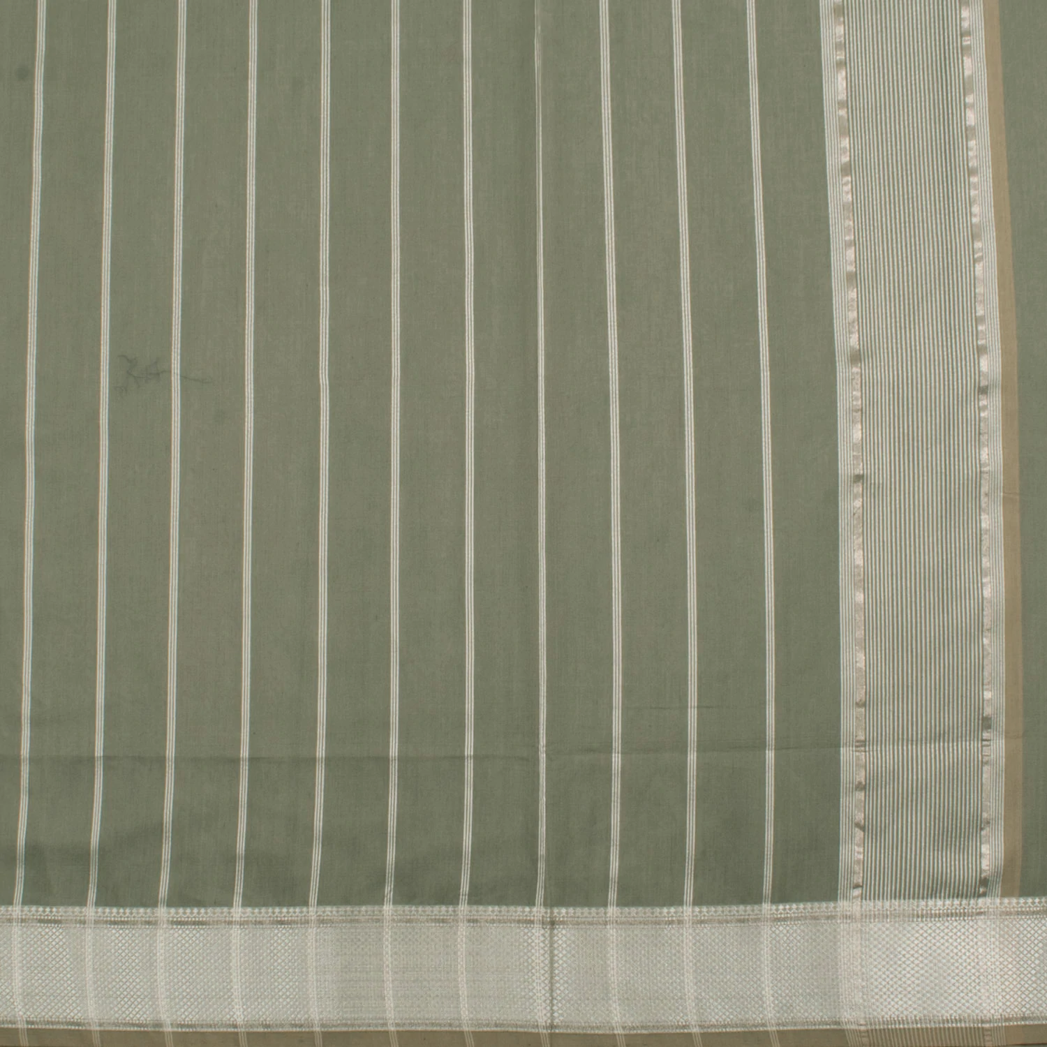 Handwoven Maheshwari Silk Cotton Saree-Rutambhara-RUTAMBHARA