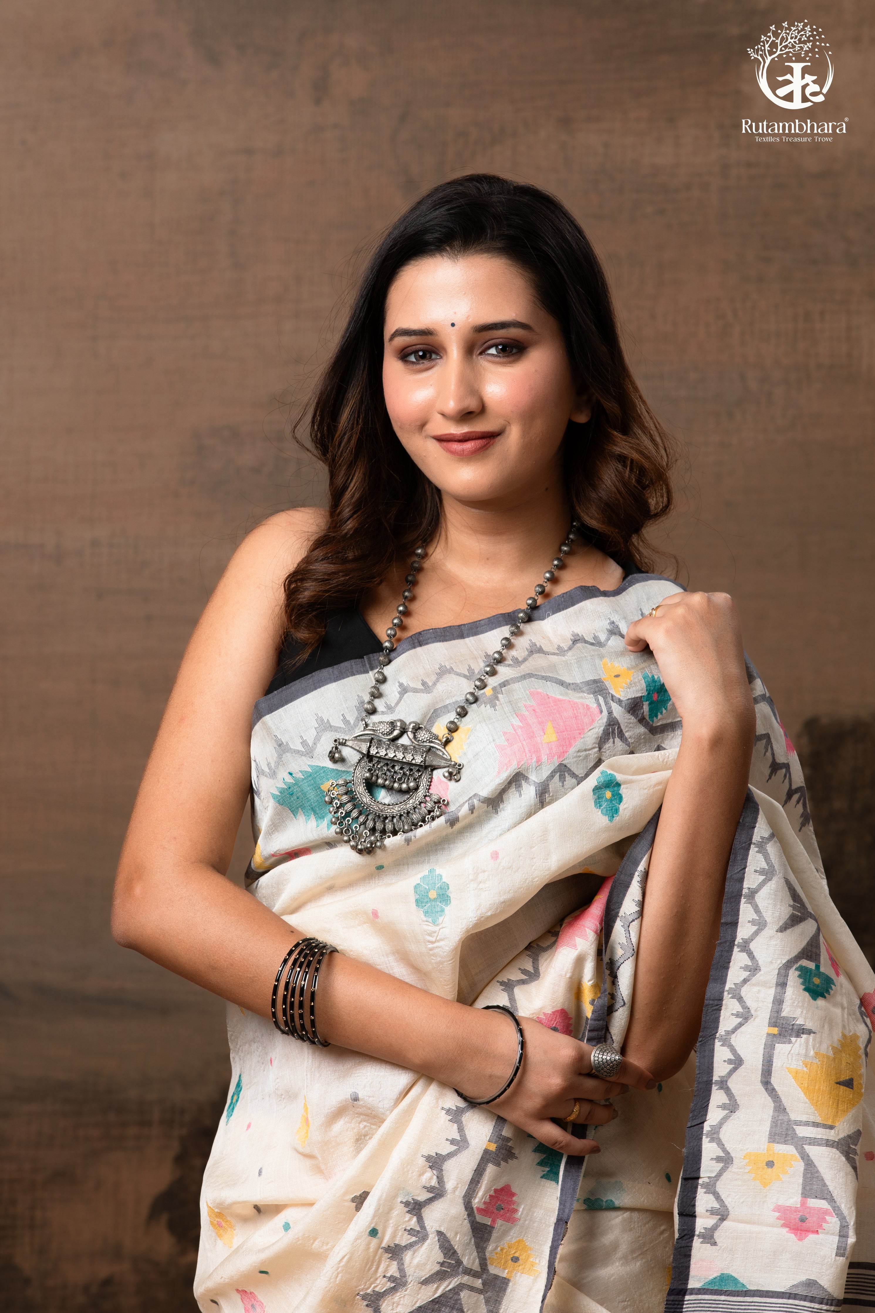 Off-White Handwoven Jamdani Tussar Silk Saree