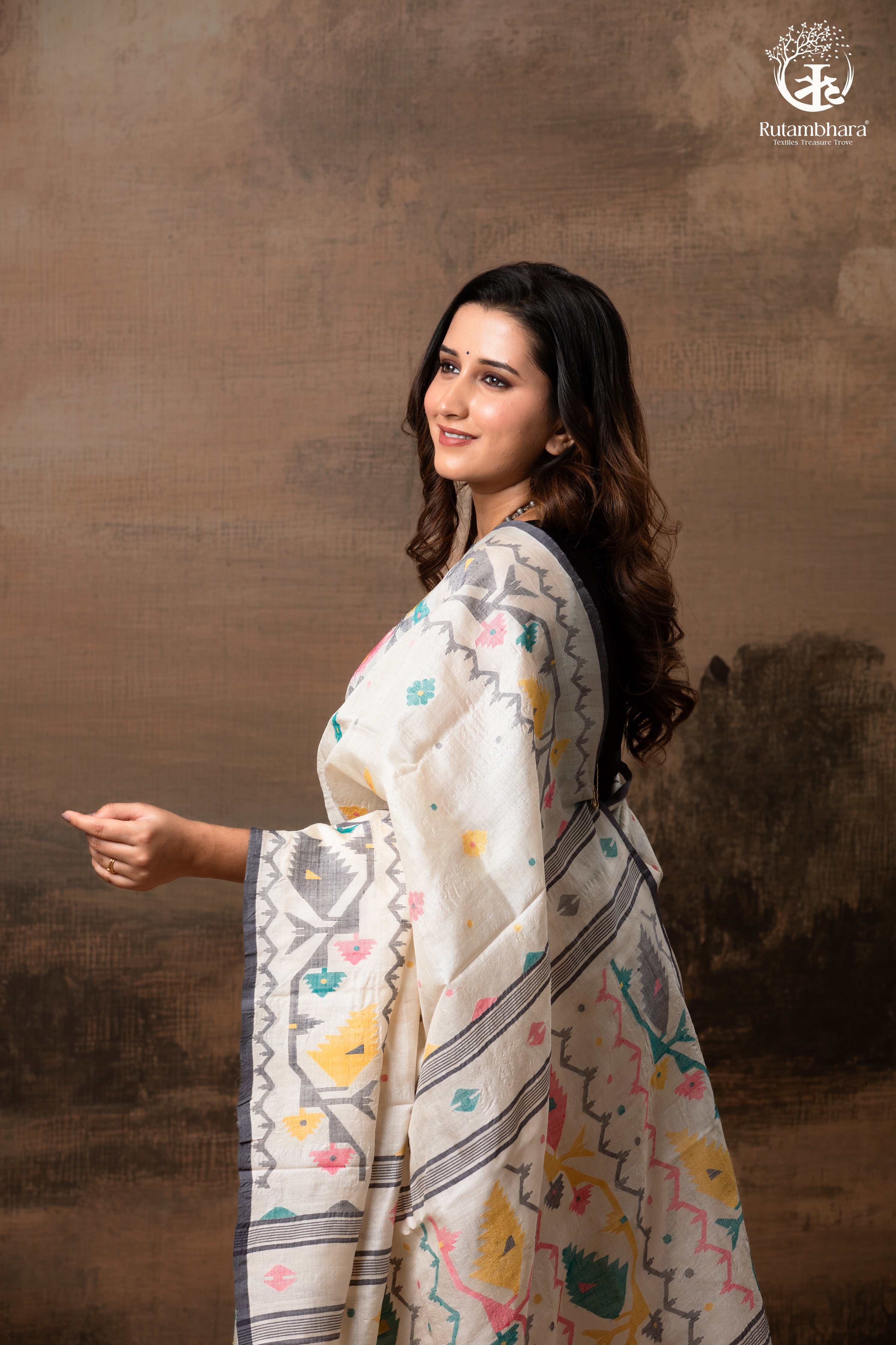 Off-White Handwoven Jamdani Tussar Silk Saree