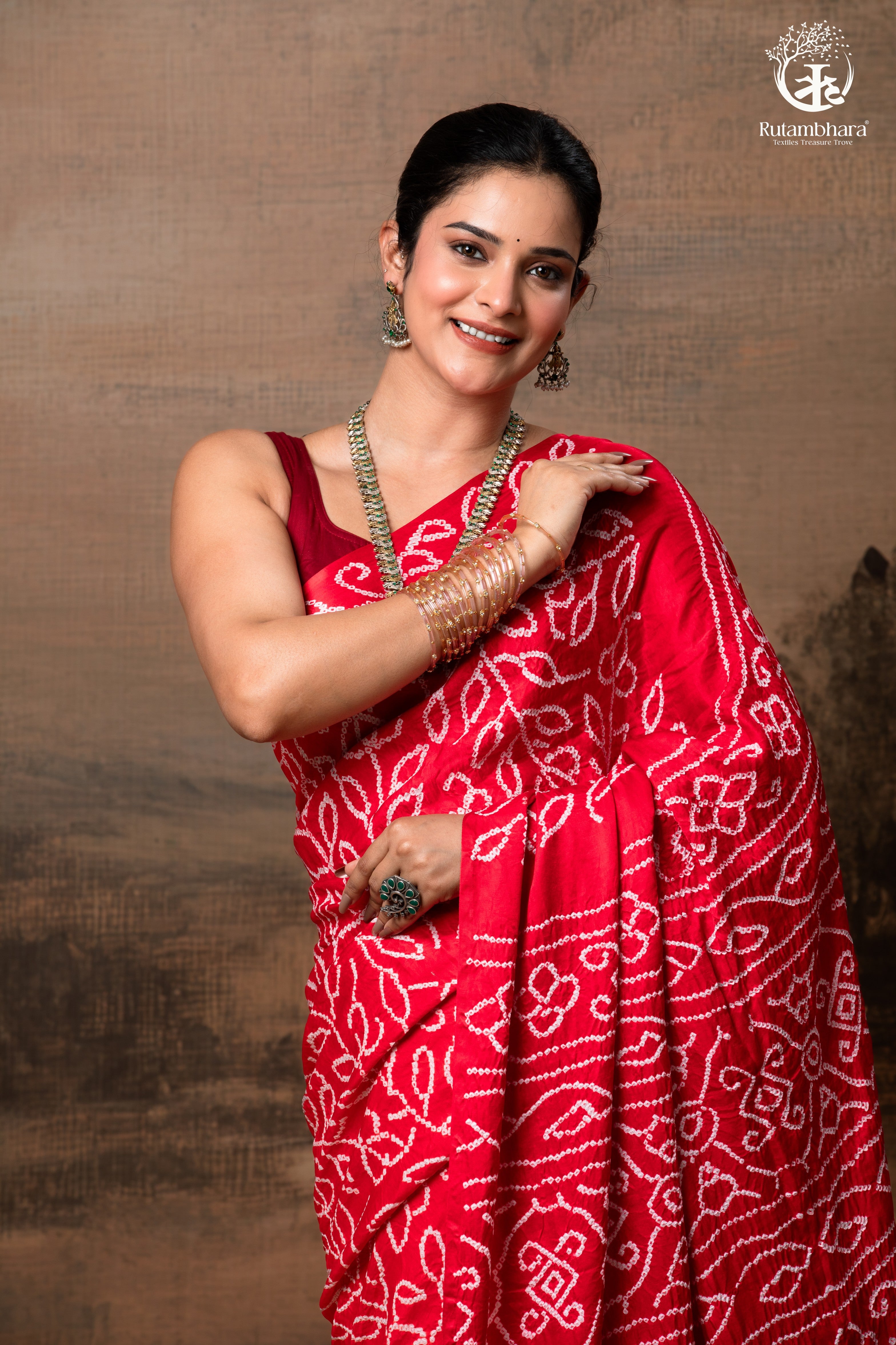Radiant Tradition: Gajji Silk Bandhani Saree in Red & Pink