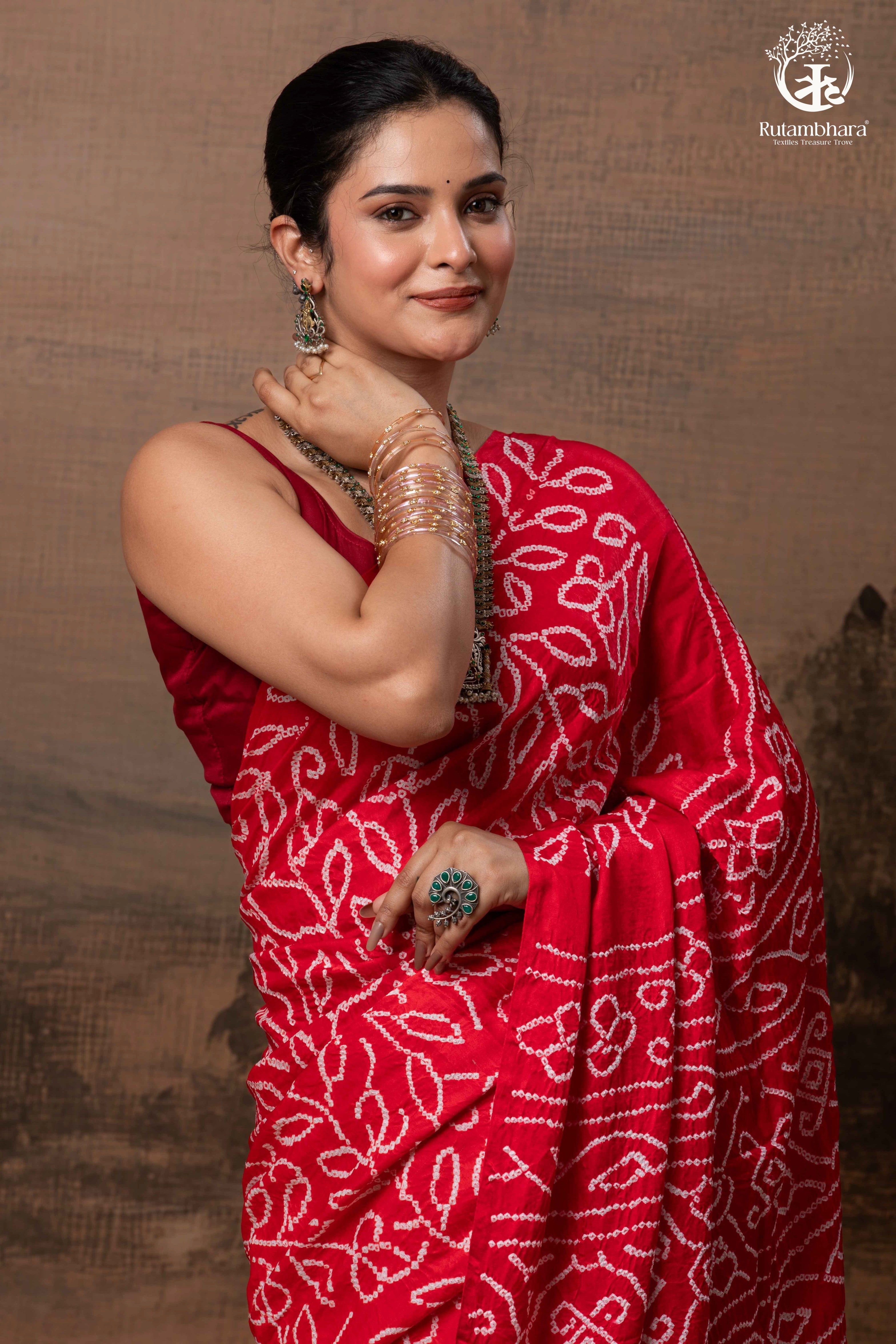 Radiant Tradition: Gajji Silk Bandhani Saree in Red & Pink