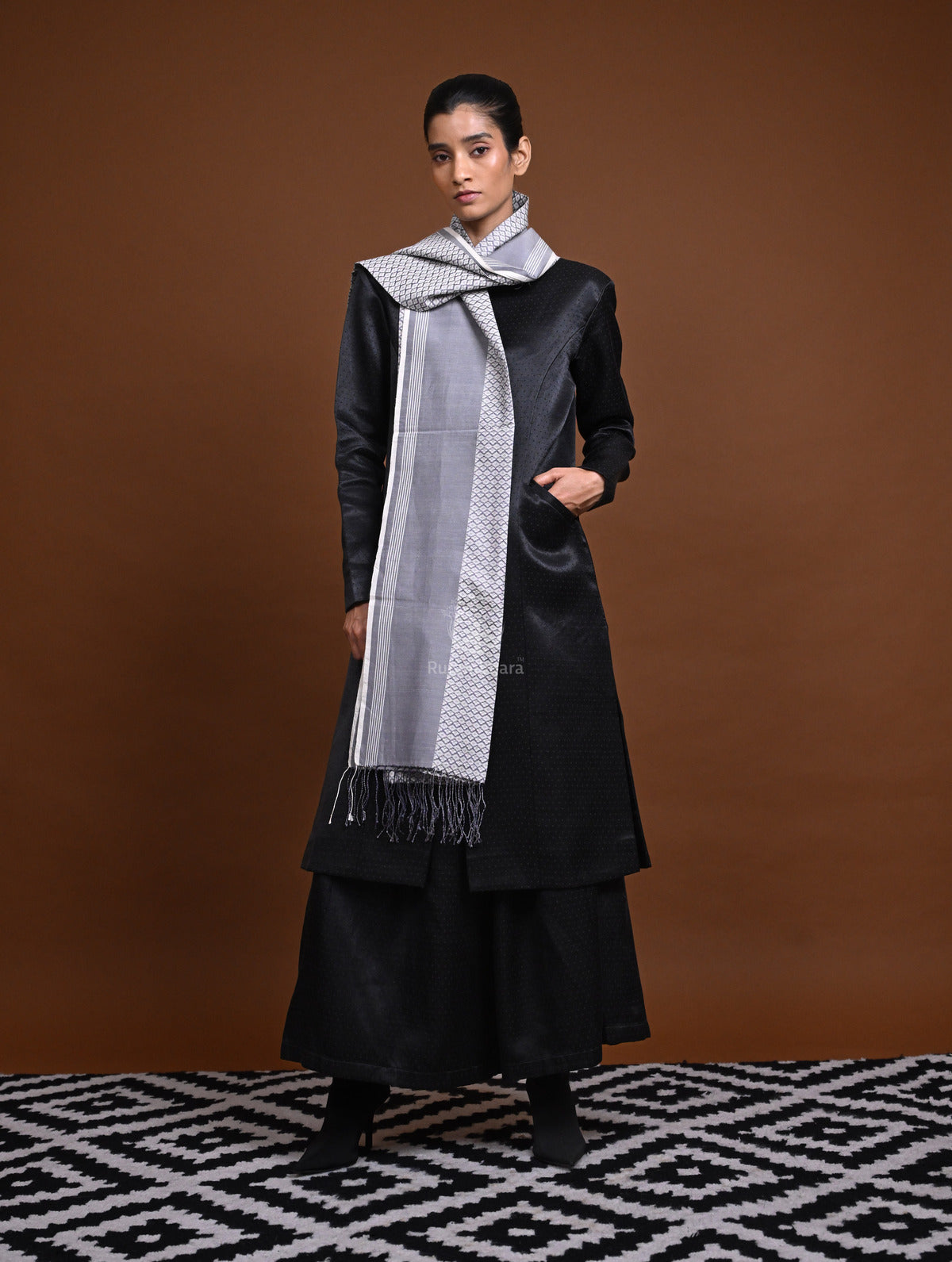 Eiraa - Handwoven Monochrome stole with broad plain border elegantly woven with silk and cotton yarns.