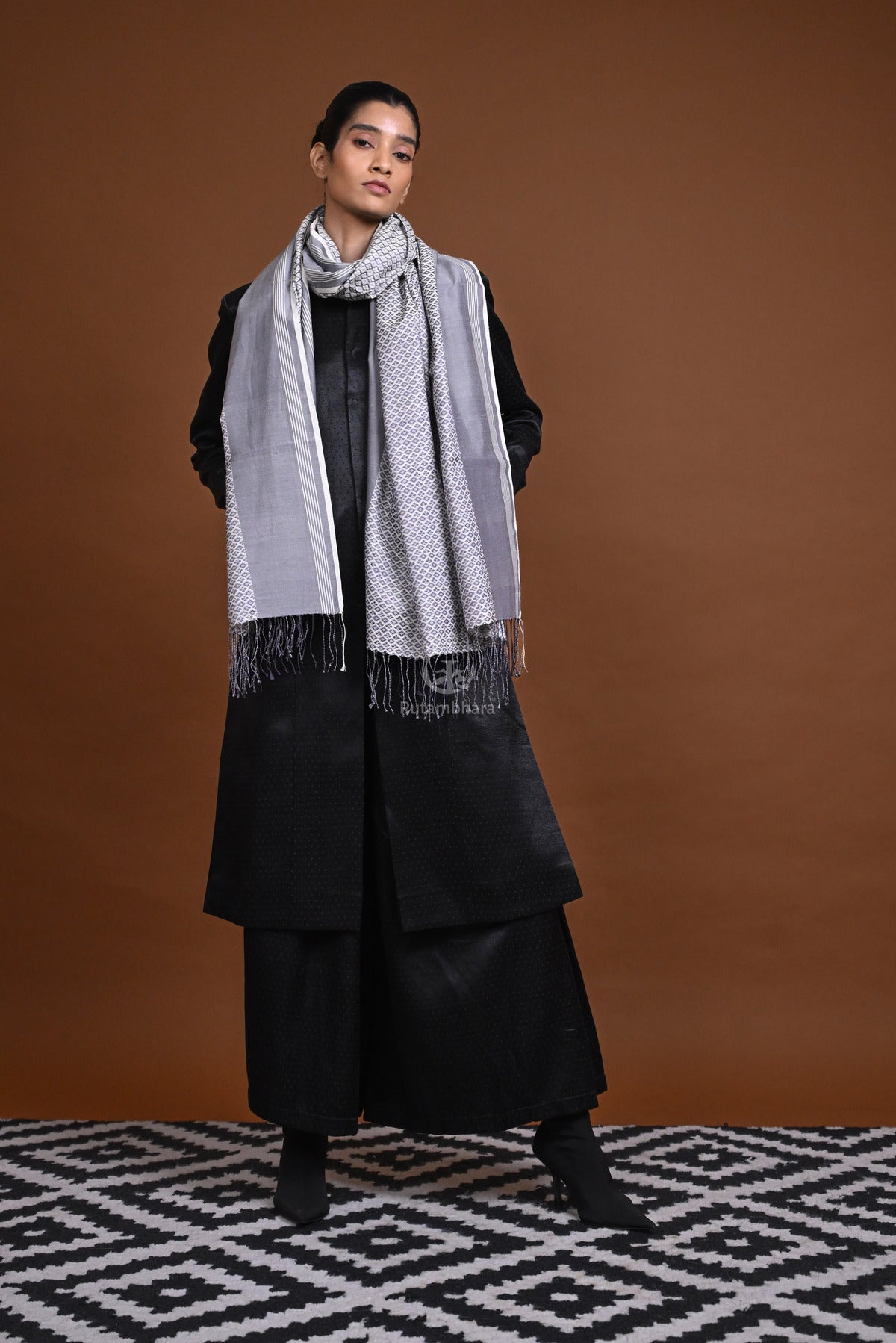 Eiraa - Handwoven Monochrome stole with broad plain border elegantly woven with silk and cotton yarns.-Rutambhara-RUTAMBHARA