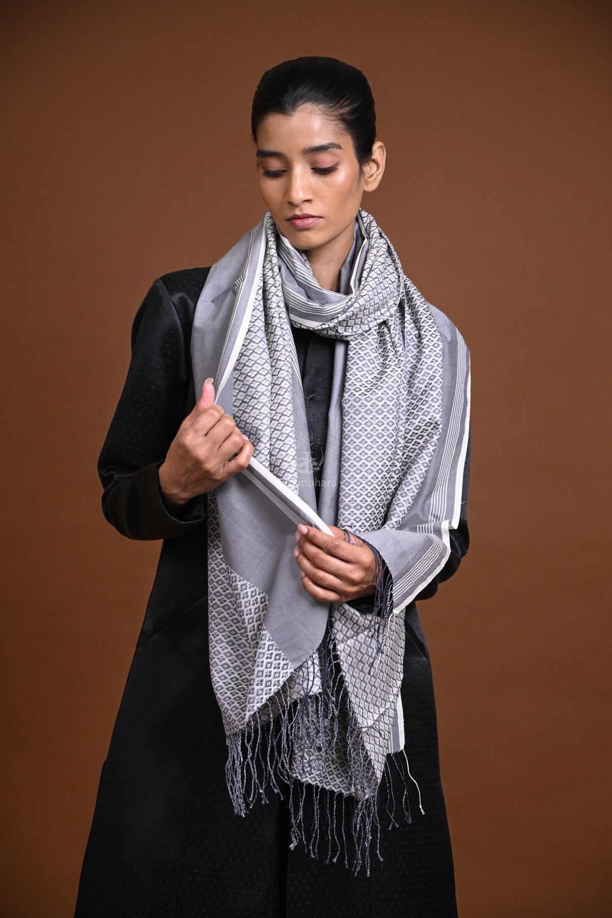 Eiraa - Handwoven Monochrome stole with broad plain border elegantly woven with silk and cotton yarns.
