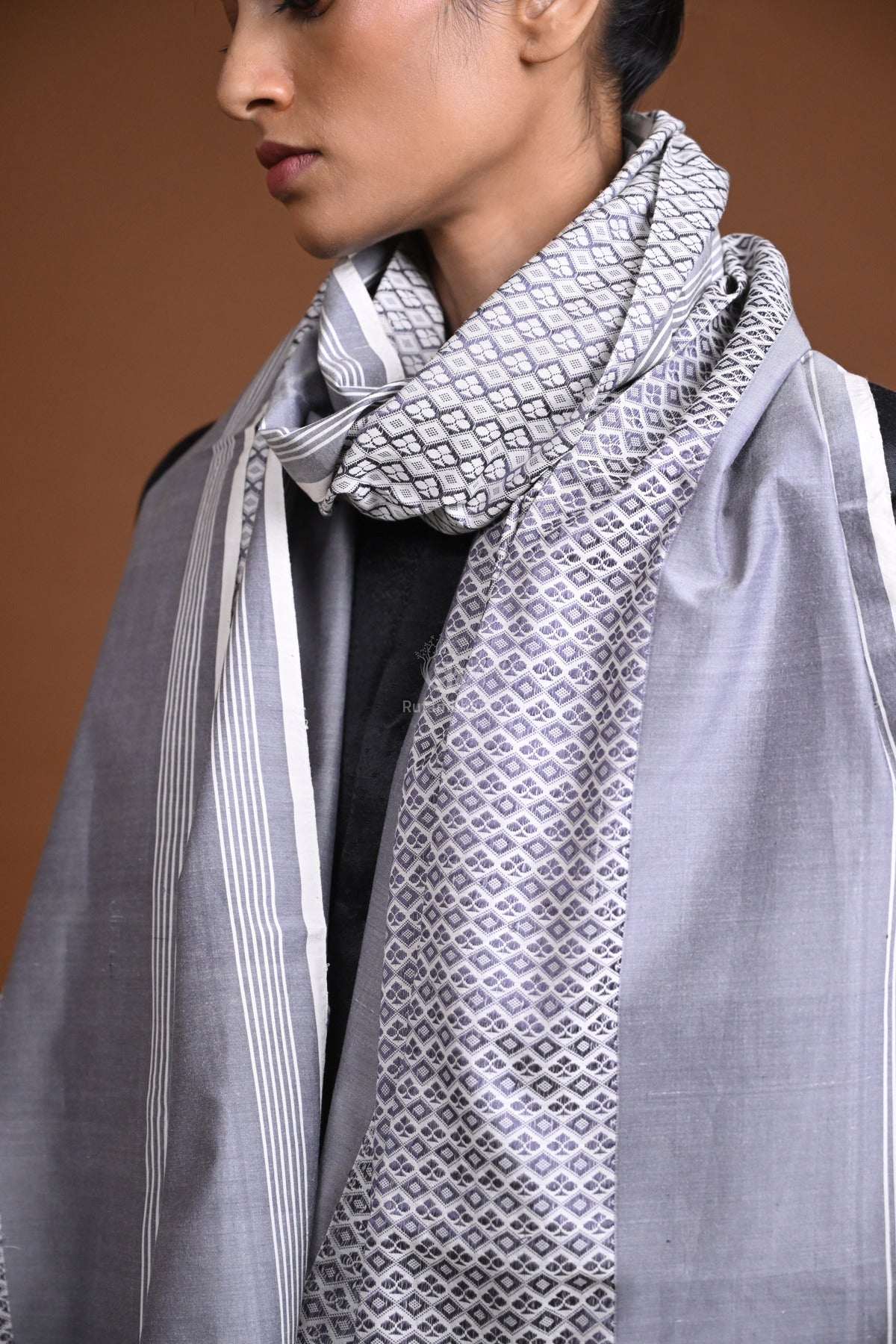 Eiraa - Handwoven Monochrome stole with broad plain border elegantly woven with silk and cotton yarns.