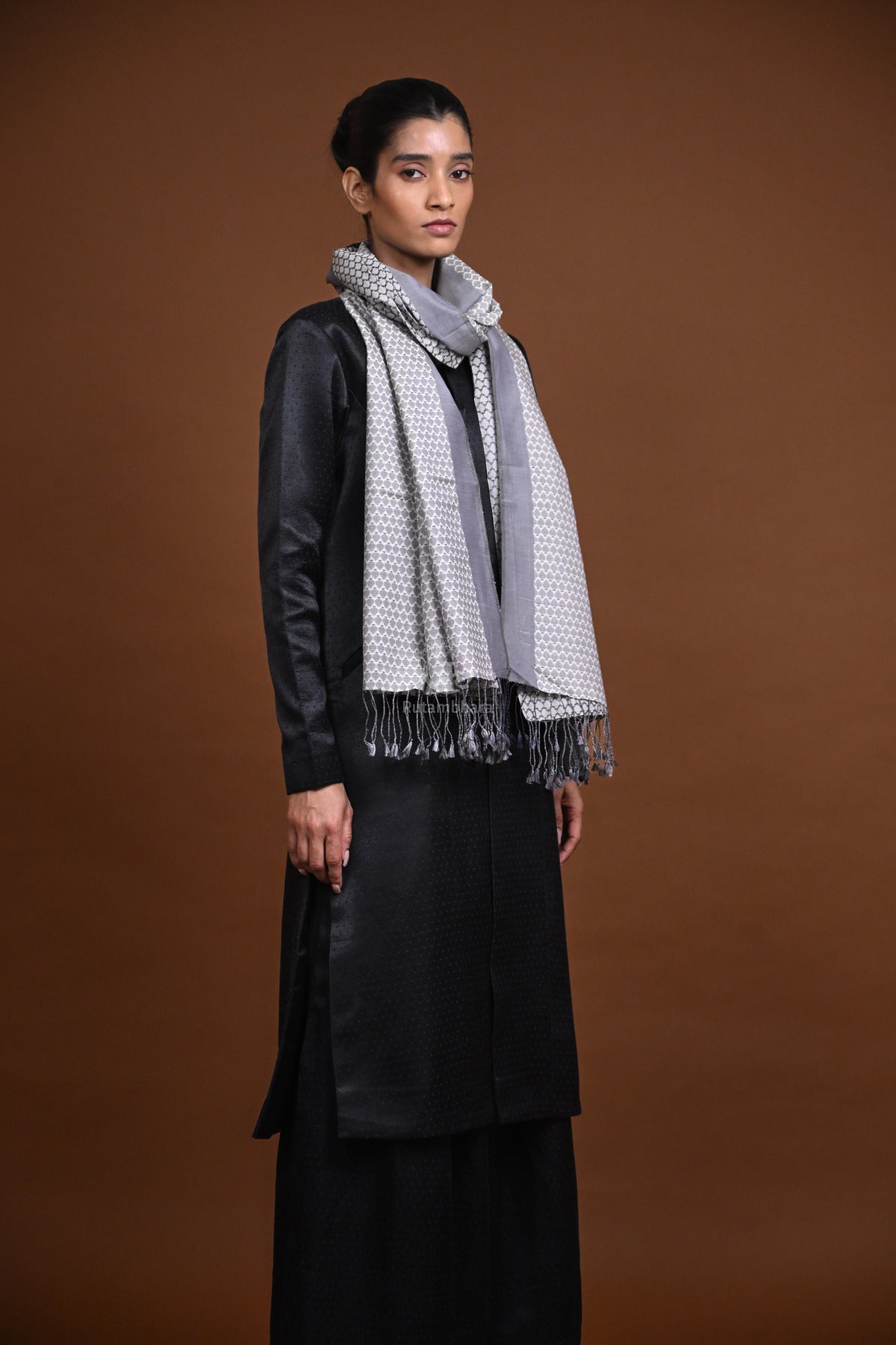 Eiraa - Handwoven Monochrome stole with broad plain border elegantly woven with silk and cotton yarns.-Rutambhara-RUTAMBHARA