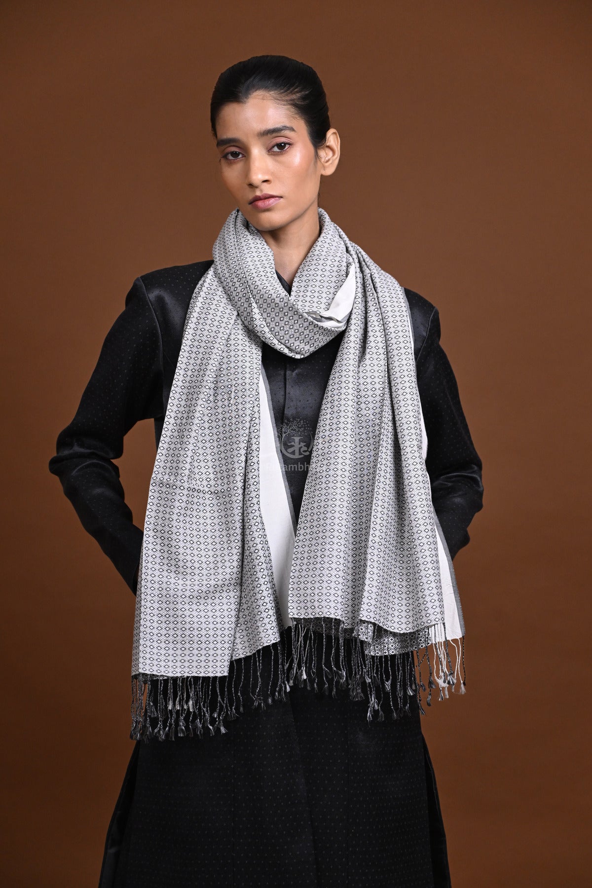 Eiraa - Handwoven Monochrome stoles elegantly woven with silk and cotton yarn-Rutambhara-RUTAMBHARA