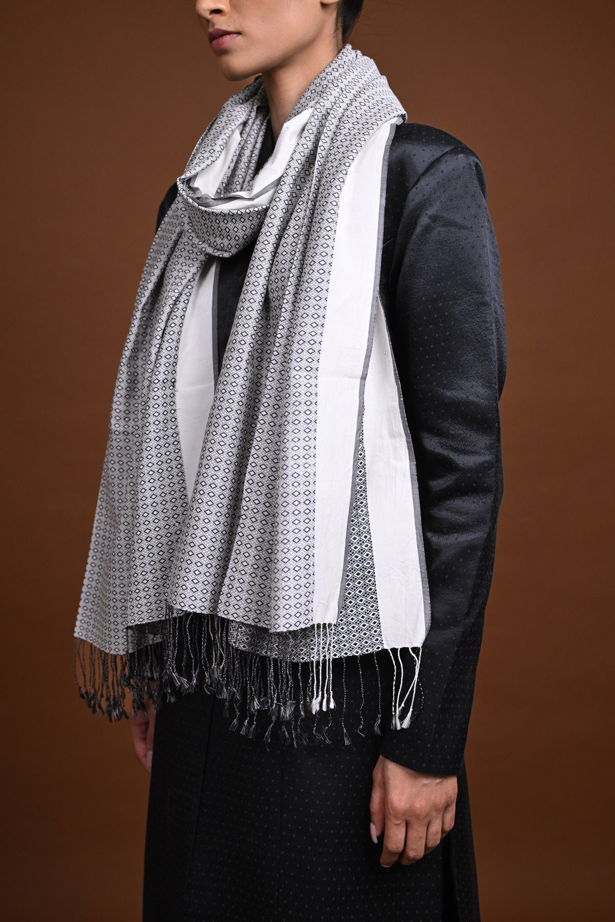 Eiraa - Handwoven Monochrome stoles elegantly woven with silk and cotton yarn-Rutambhara-RUTAMBHARA