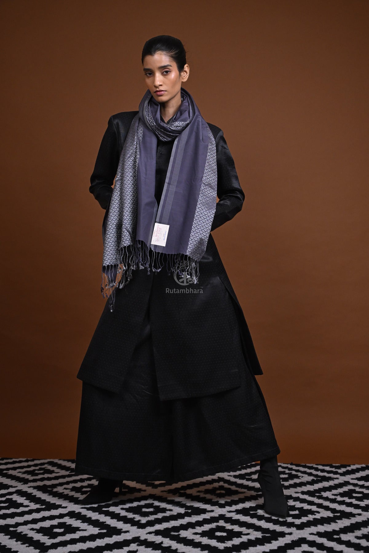 Eiraa - Handwoven Monochrome stole with broad plain border elegantly woven with silk and cotton yarns.-Rutambhara-RUTAMBHARA