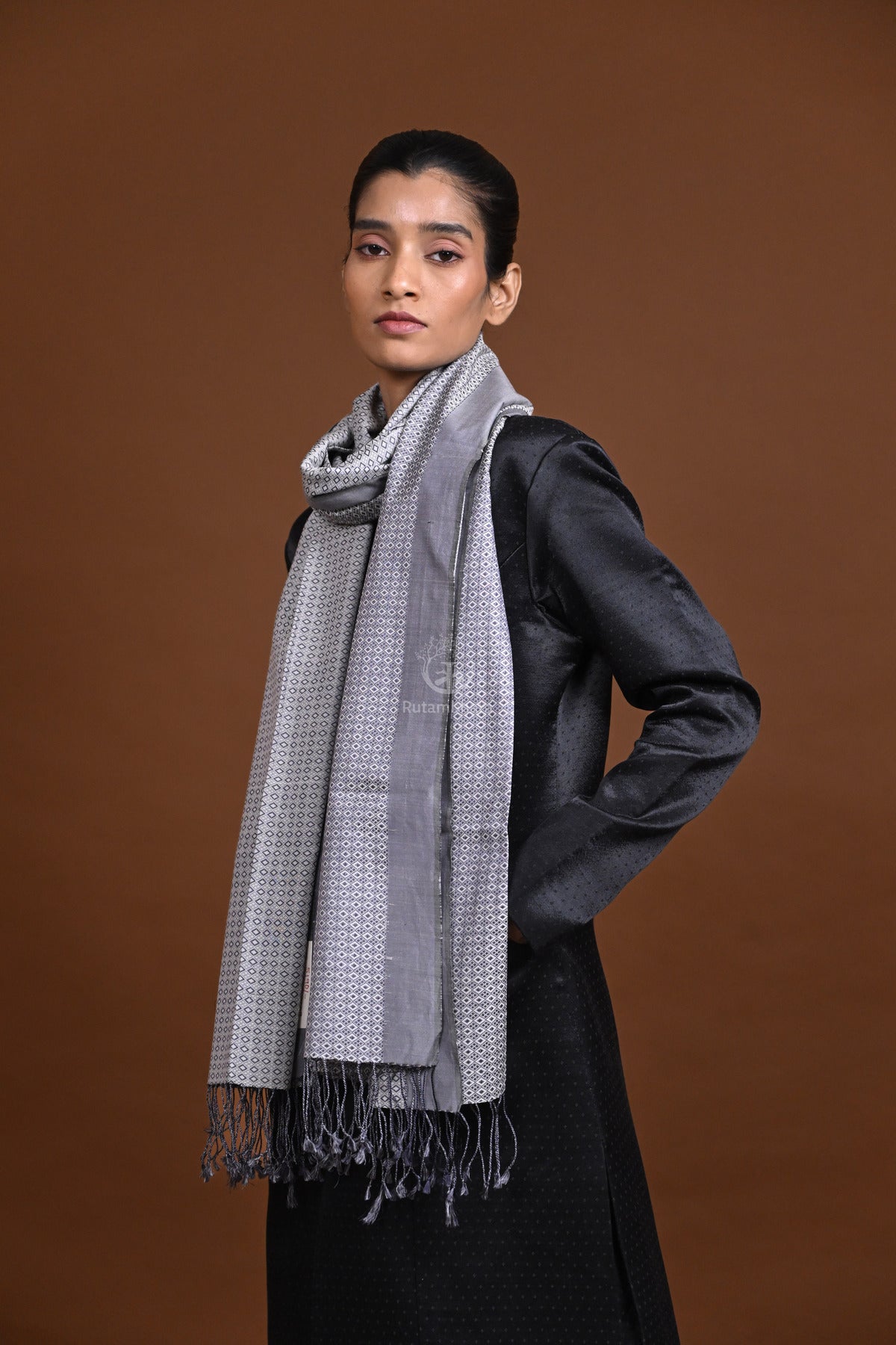 Eiraa - Handwoven Monochrome stole with broad plain border elegantly woven with silk and cotton yarns.