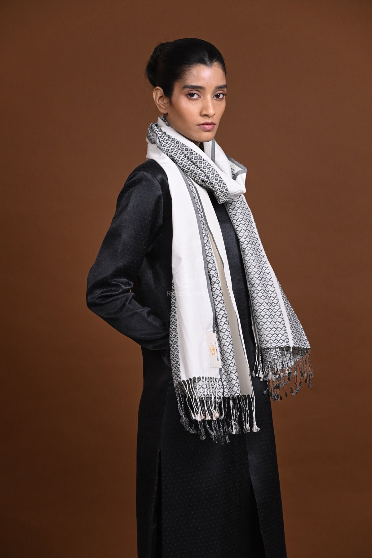 Eiraa - Handwoven Monochrome stole with broad plain border elegantly woven with silk and cotton yarns.