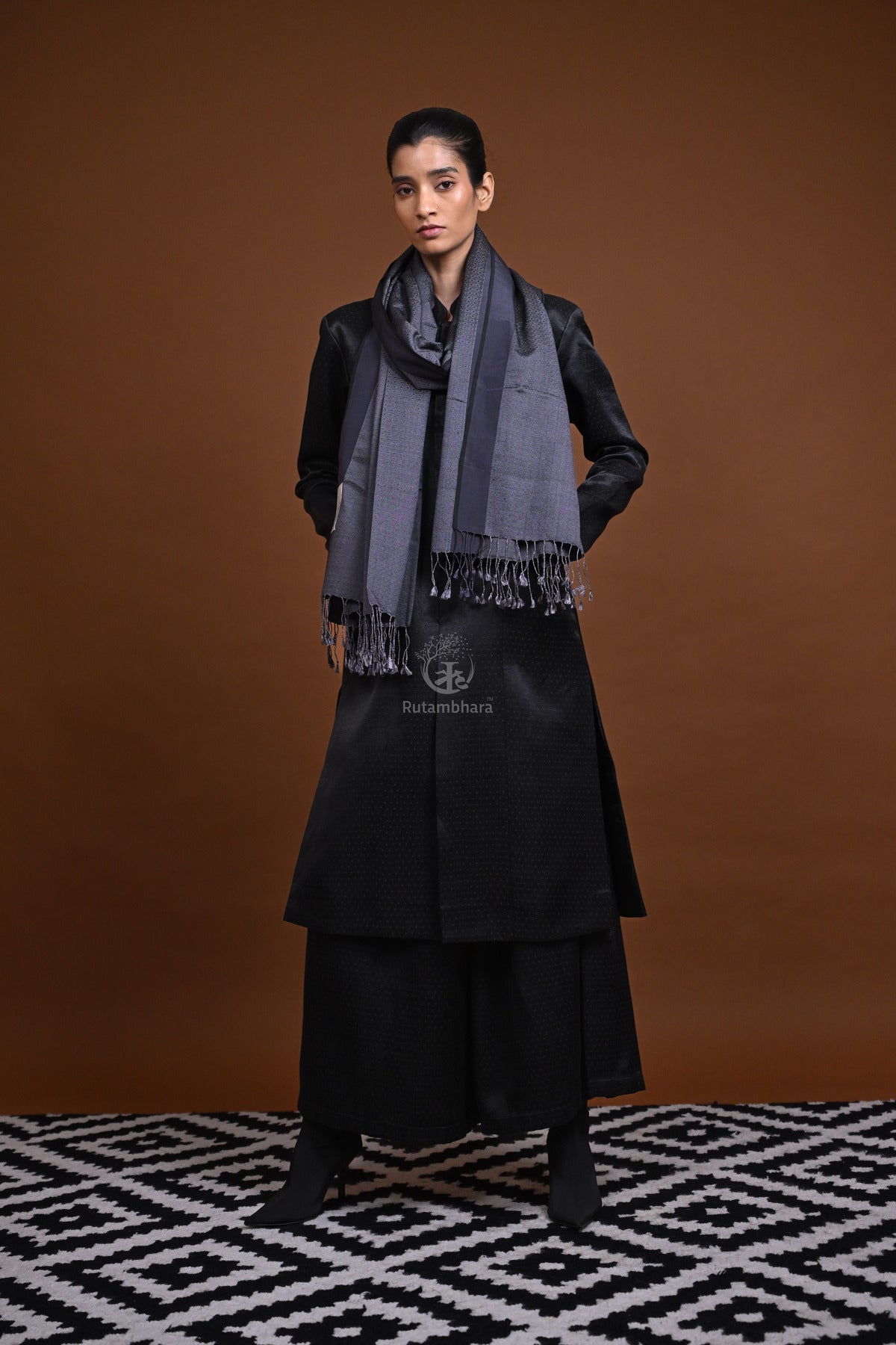 Eiraa - Handwoven Monochrome stole with broad plain border elegantly woven with silk and cotton yarns.-Rutambhara-RUTAMBHARA