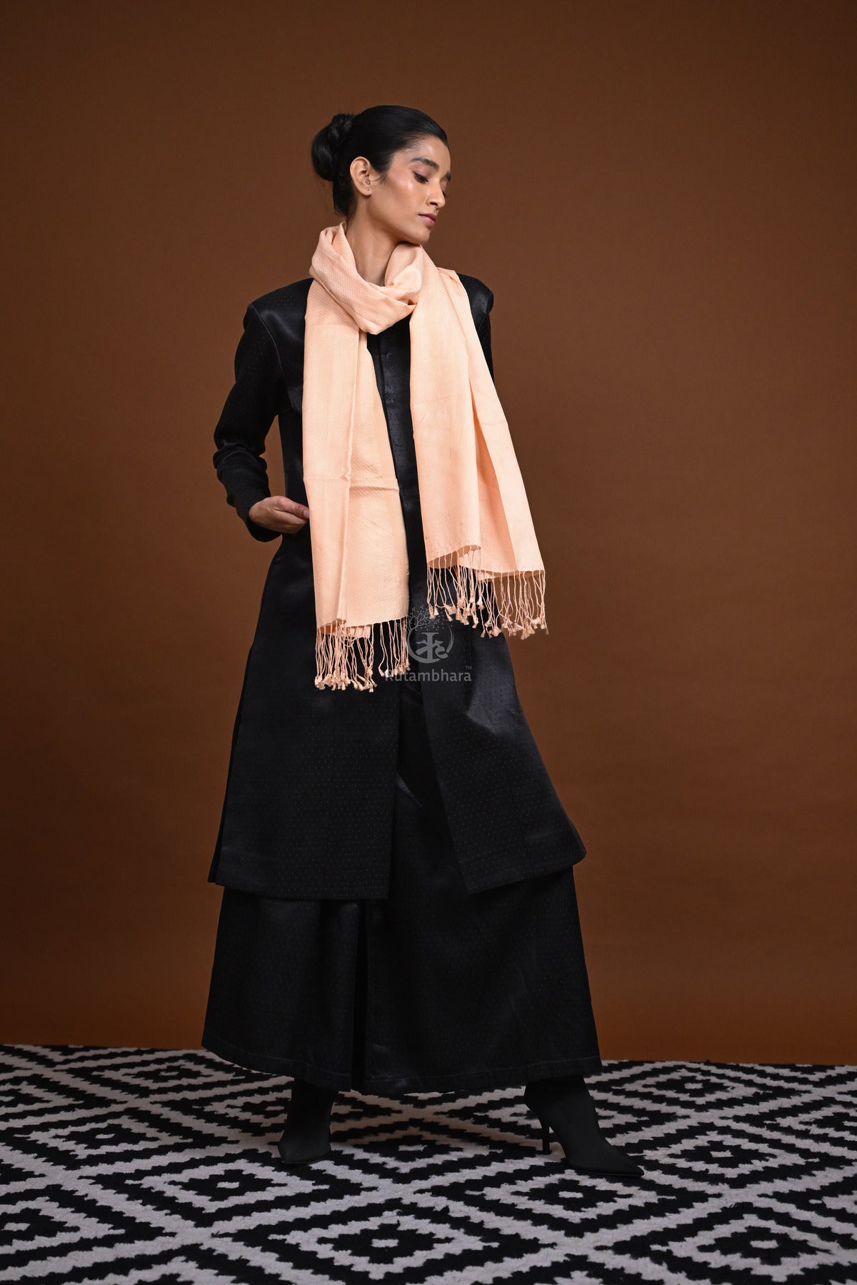 Eiraa - Handwoven Monochrome stole with broad plain border elegantly woven with silk and cotton yarns