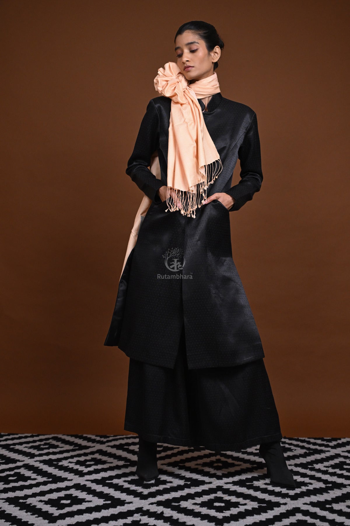 Eiraa - Handwoven Monochrome stole with broad plain border elegantly woven with silk and cotton yarns