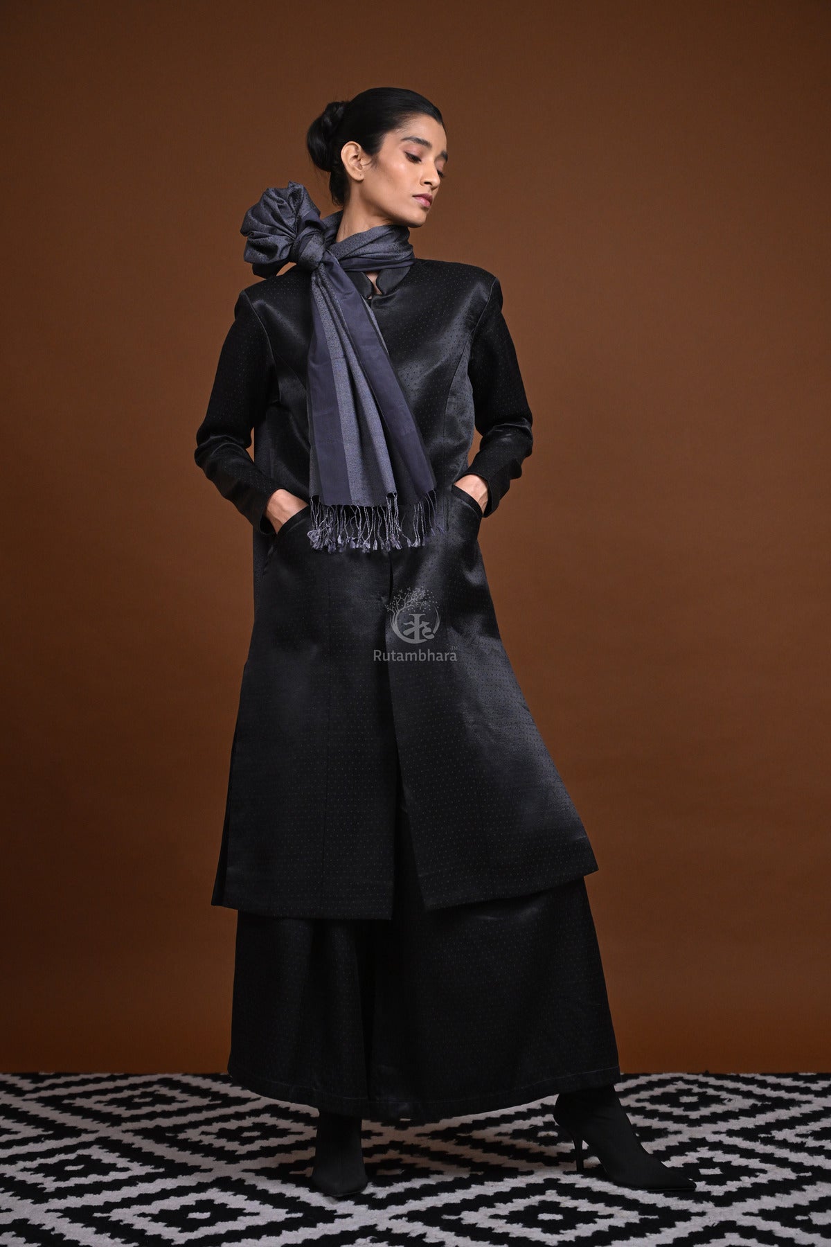 Eiraa - Handwoven Monochrome stole with broad plain border elegantly woven with silk and cotton yarns.