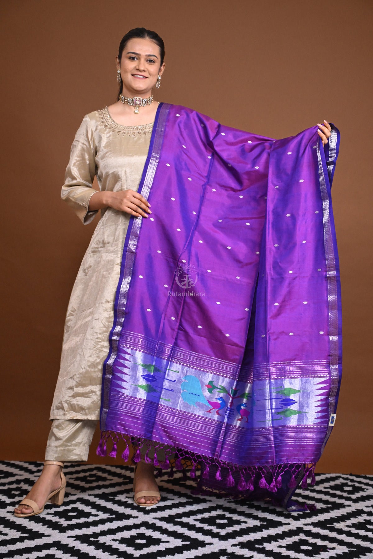 Handwoven Paithani Silk Dupatta-Rutambhara-RUTAMBHARA