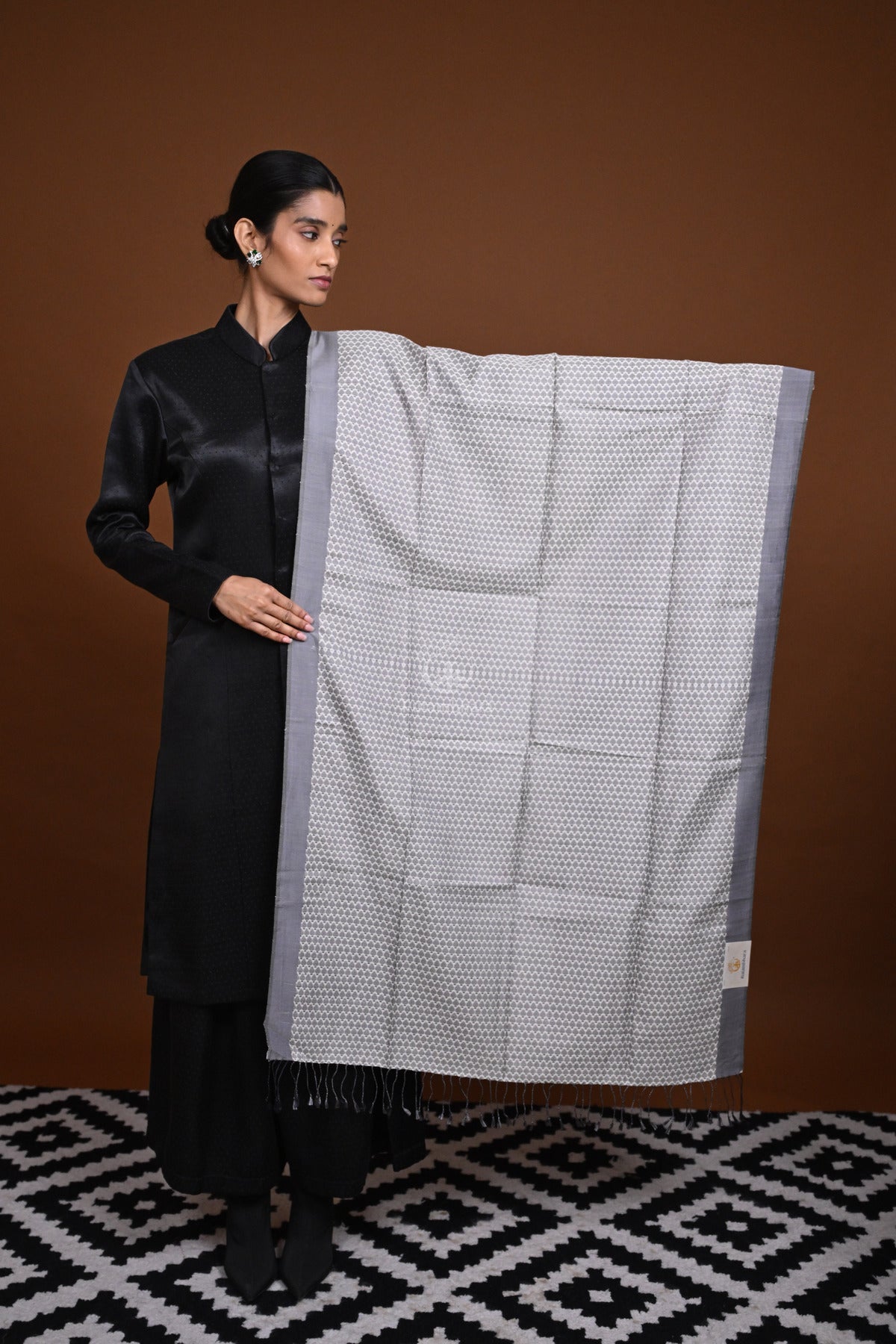Eiraa - Handwoven Monochrome stole with broad plain border elegantly woven with silk and cotton yarns.