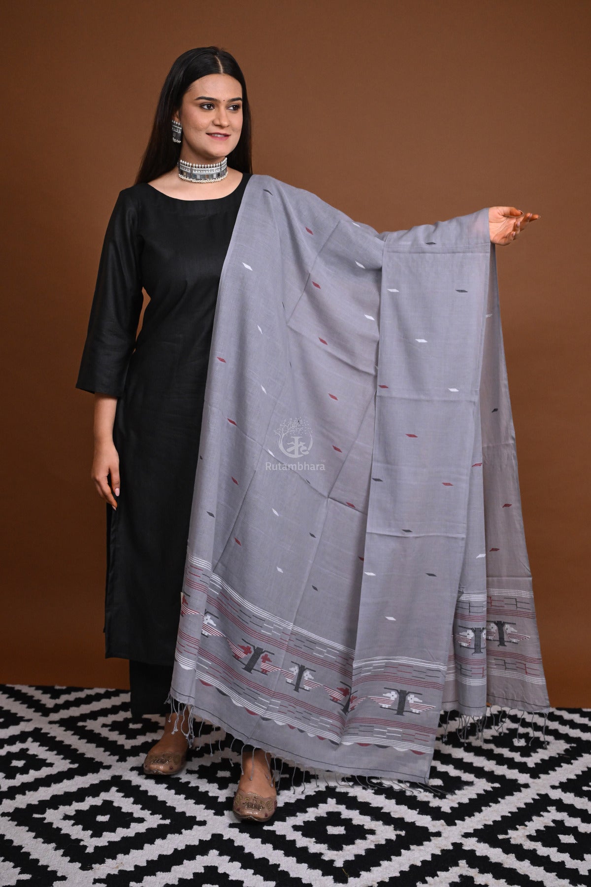 Handwoven Jamdani Cotton Dupatta-Rutambhara-RUTAMBHARA