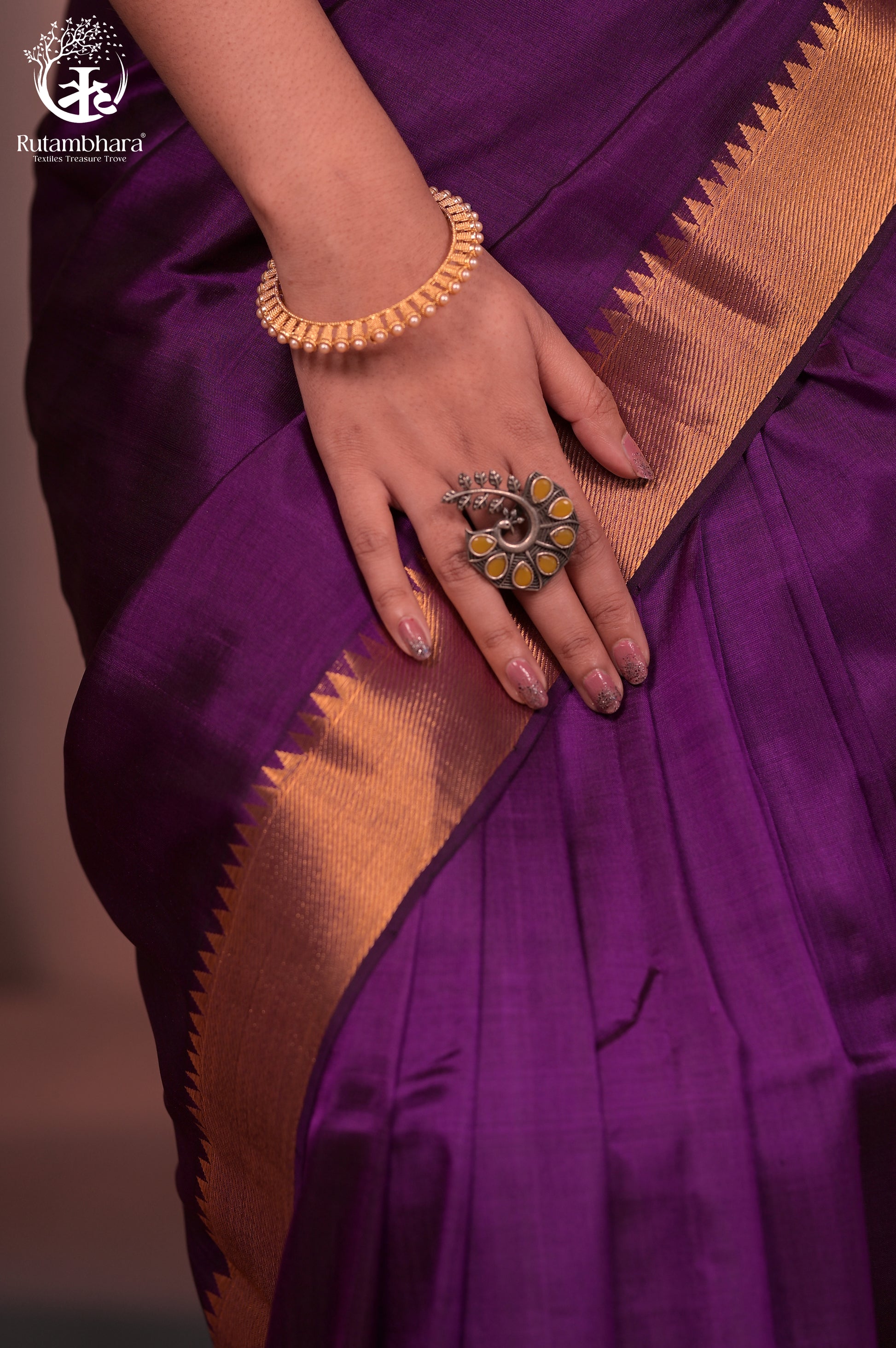 BHADRA - Elegant Mangalgiri Silk Saree with Lustrous Gold Border-RUTAMBHARA-RUTAMBHARA