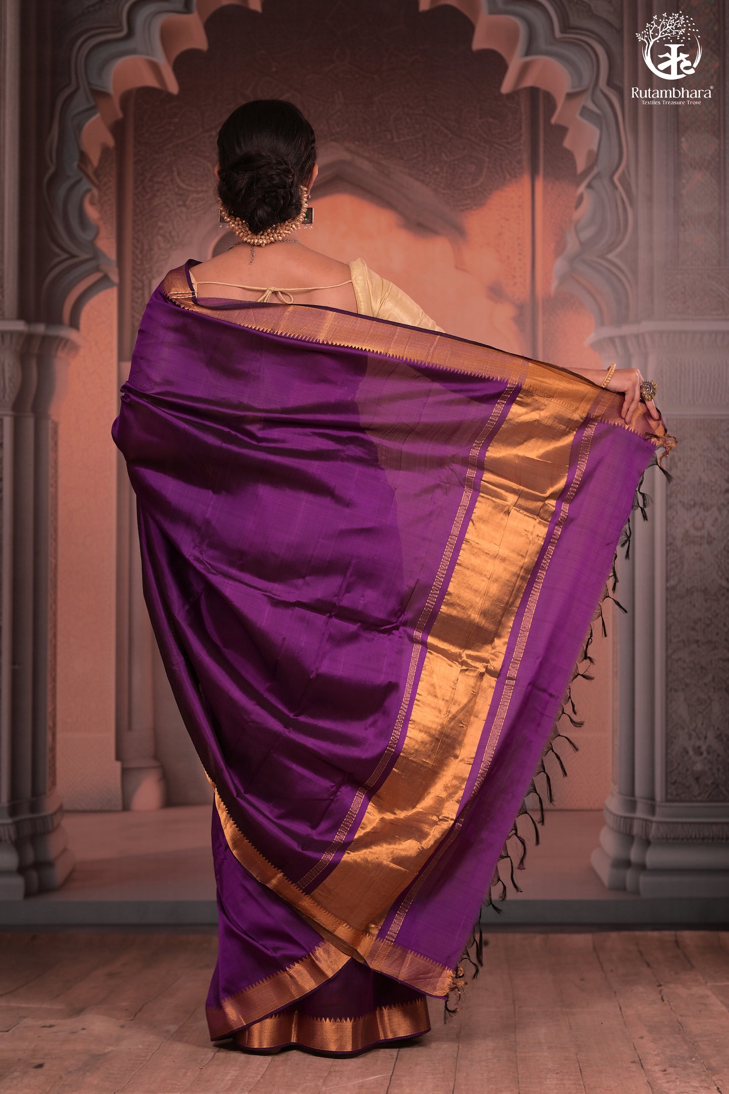 BHADRA - Elegant  Mangalgiri Silk Saree with Lustrous Gold Border