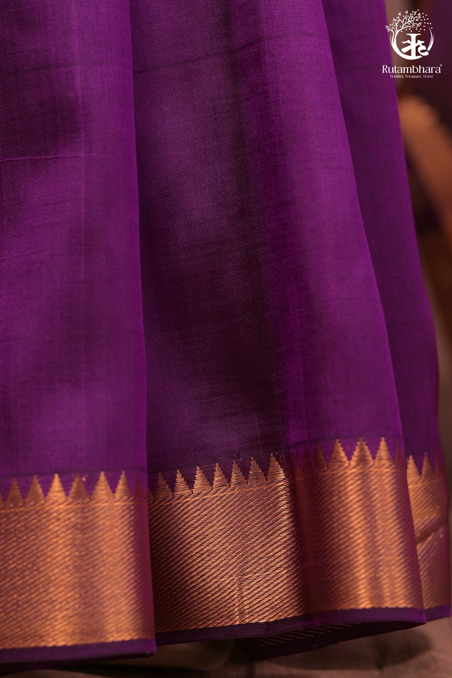 BHADRA - Elegant  Mangalgiri Silk Saree with Lustrous Gold Border