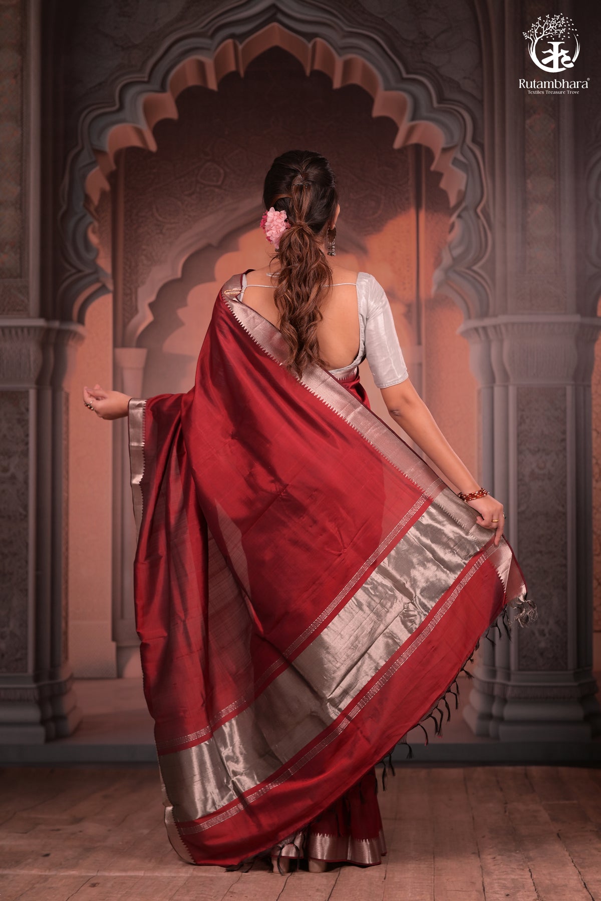 BHADRA - Elegant Mangalgiri Silk Saree with Lustrous Zari Detailing
