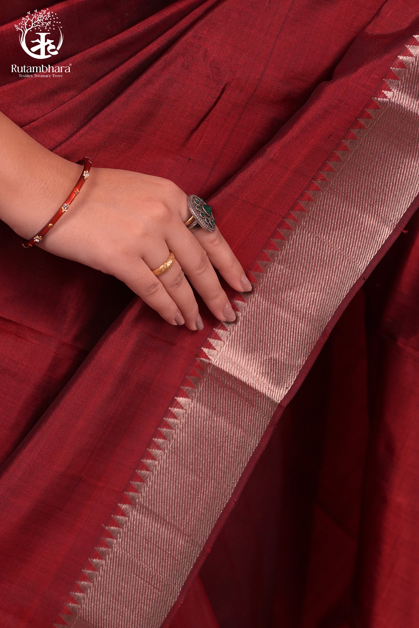 BHADRA - Elegant Mangalgiri Silk Saree with Lustrous Zari Detailing