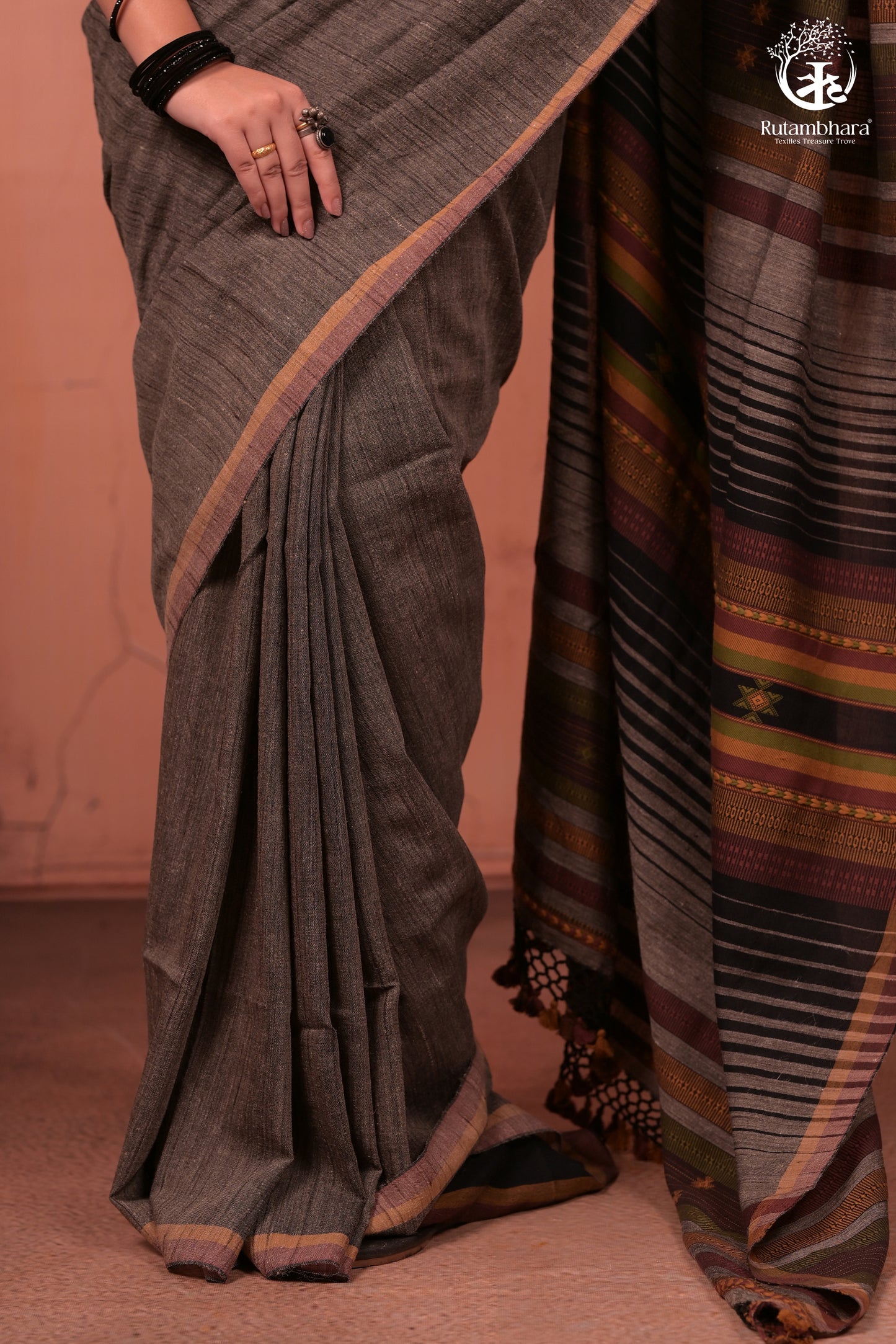 JESAAL - Elegant Grey Cotton By Katiya Silk Saree With Traditional Kutchhi Weave