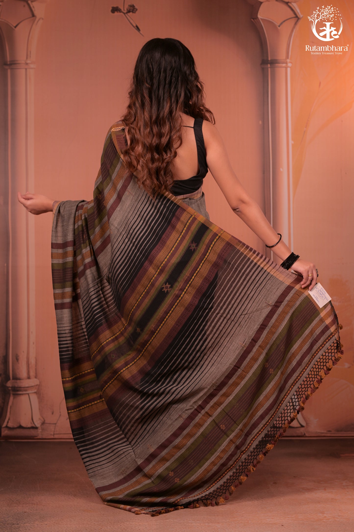 JESAAL - Elegant Grey Cotton By Katiya Silk Saree With Traditional Kutchhi Weave