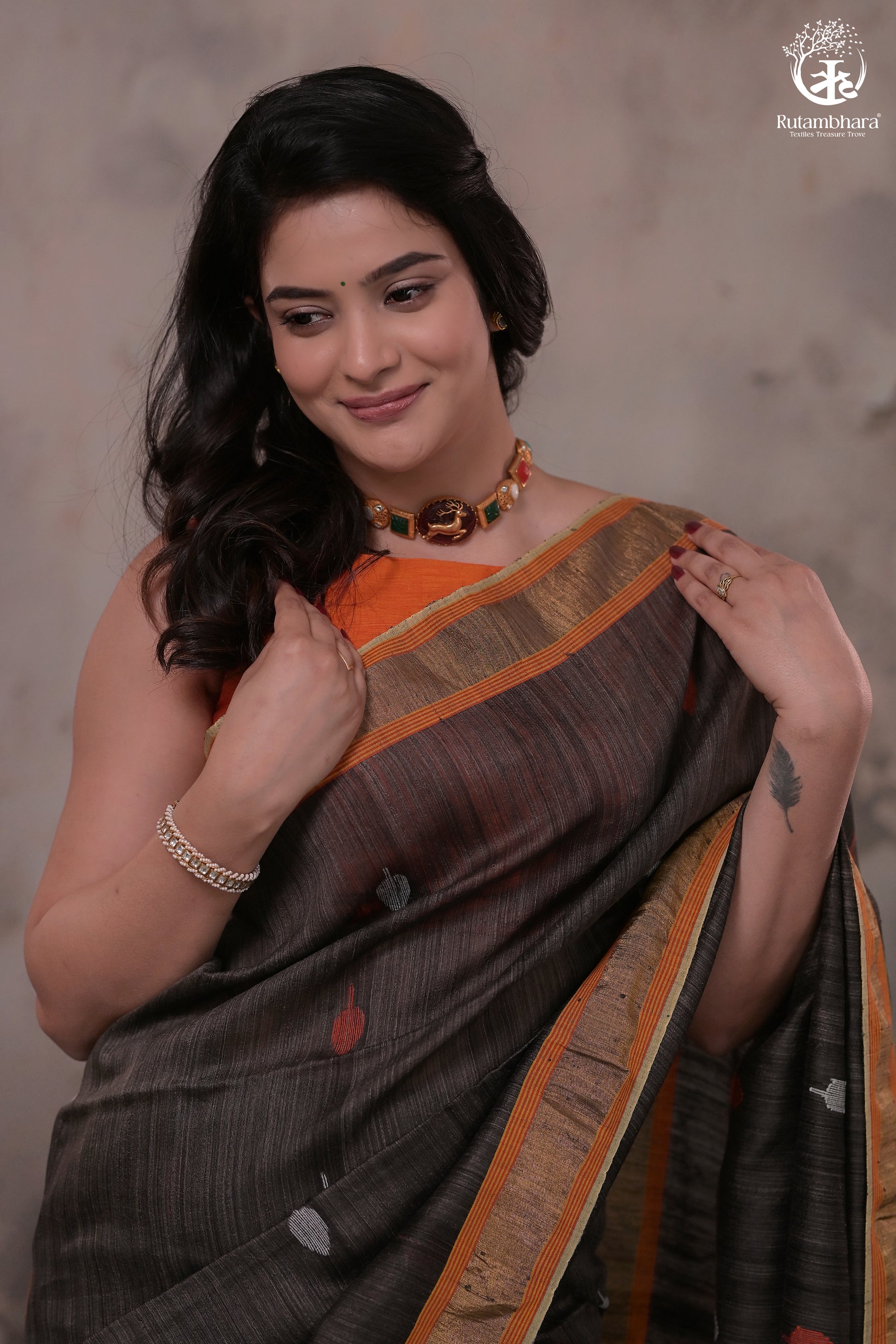 Black Handwoven Jamdani Muslin Matka Silk Saree-Rutambhara-RUTAMBHARA