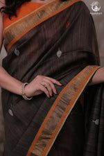 Black Handwoven Jamdani Muslin Matka Silk Saree-Rutambhara-RUTAMBHARA