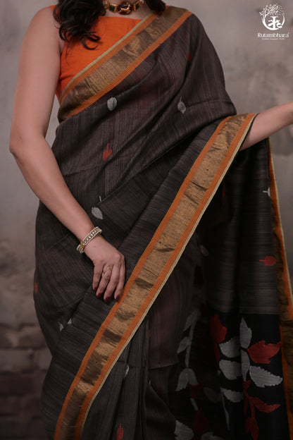Black Handwoven Jamdani Muslin Matka Silk Saree-Rutambhara-RUTAMBHARA