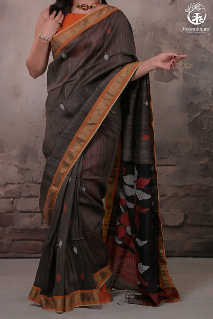 Black Handwoven Jamdani Muslin Matka Silk Saree-Rutambhara-RUTAMBHARA