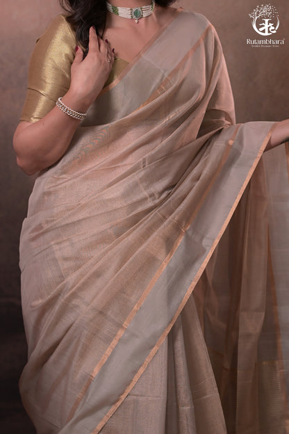 Swarvi - Pastel Beige Two Taar Chanderi Tissue Saree with Powder Blue Selvedge-RUTAMBHARA -RUTAMBHARA