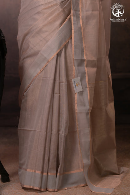 Swarvi - Pastel Beige Two Taar Chanderi Tissue Saree with Powder Blue Selvedge-RUTAMBHARA -RUTAMBHARA