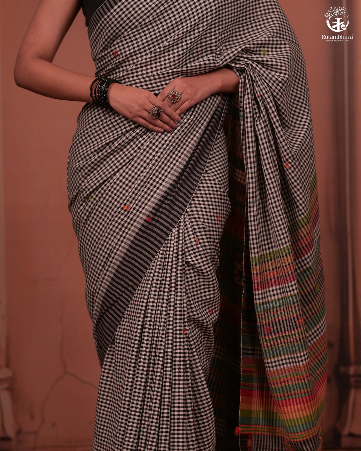 JESAAL - Classic Black And White Checks Saree With Handwoven Kuchhi Pallu