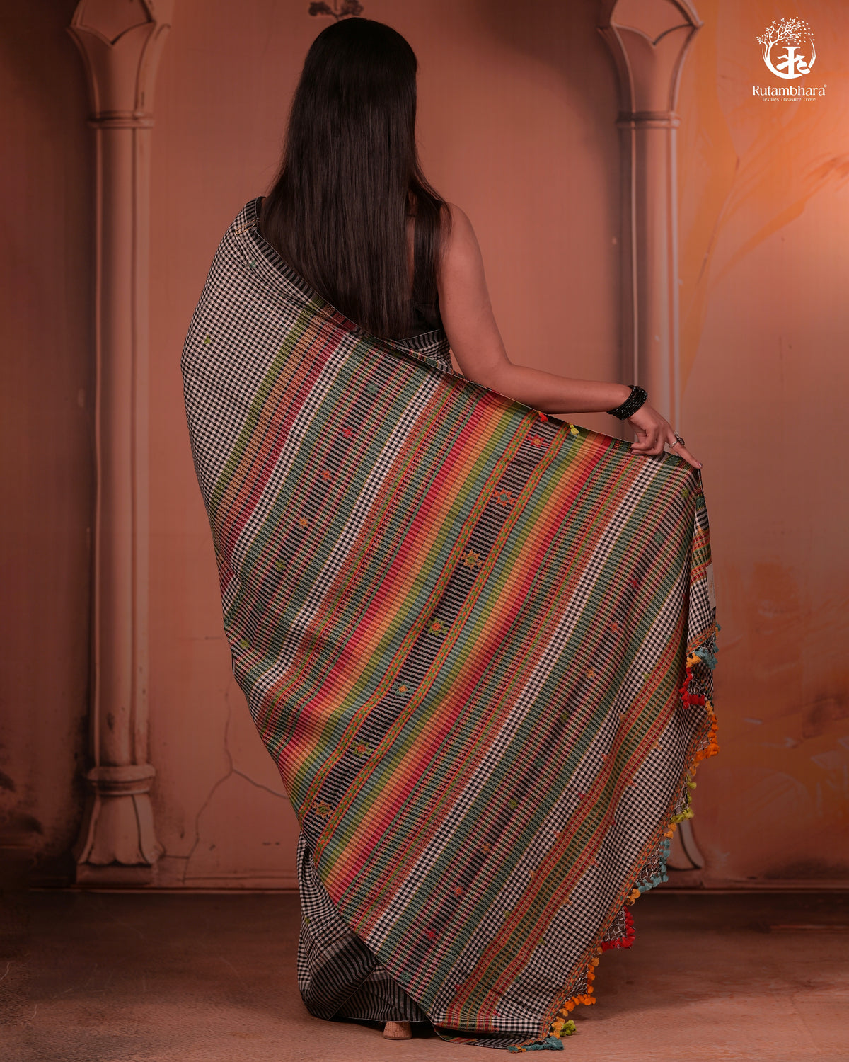 JESAAL - Classic Black And White Checks Saree With Handwoven Kuchhi Pallu