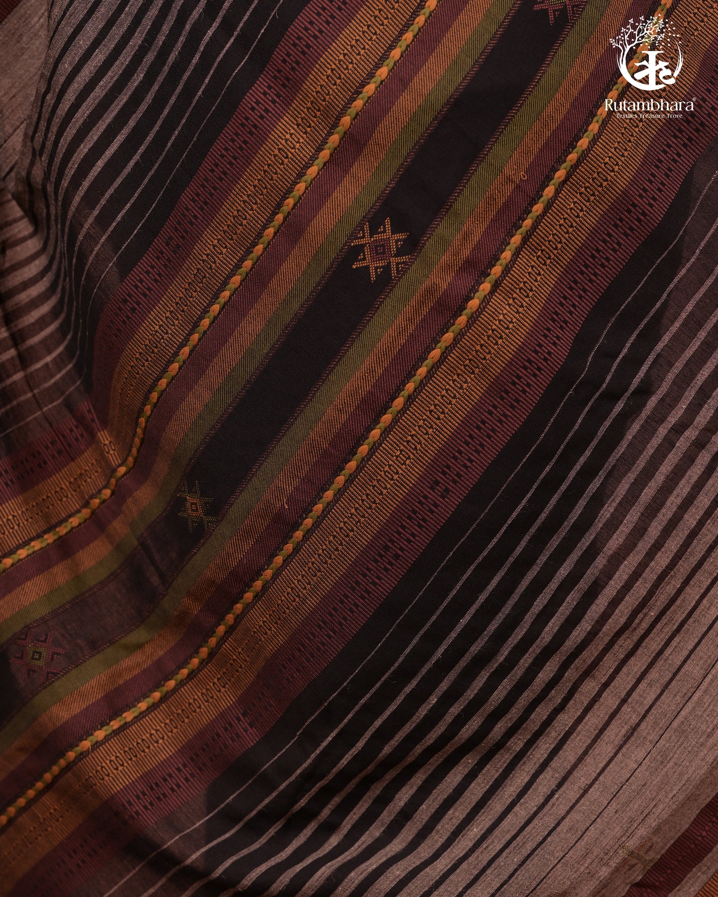 JESAAL - Elegant Grey Cotton By Katiya Silk Saree With Traditional Kutchhi Weave