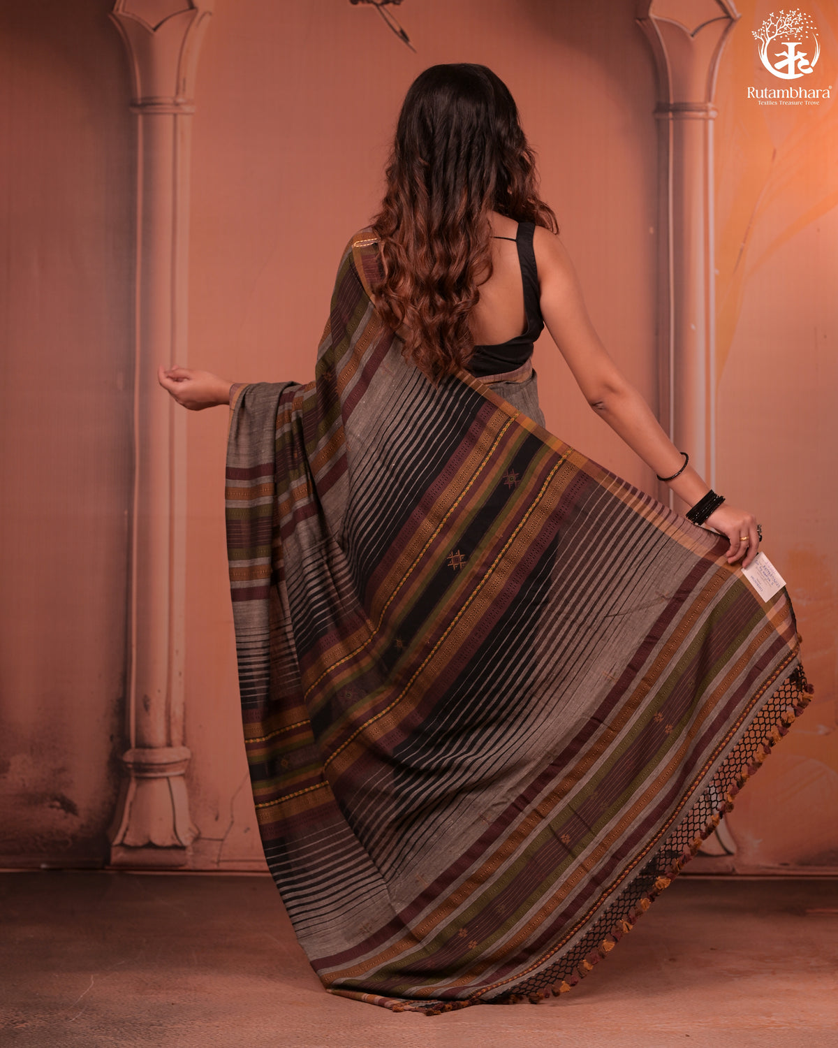 JESAAL - Elegant Grey Cotton By Katiya Silk Saree With Traditional Kutchhi Weave