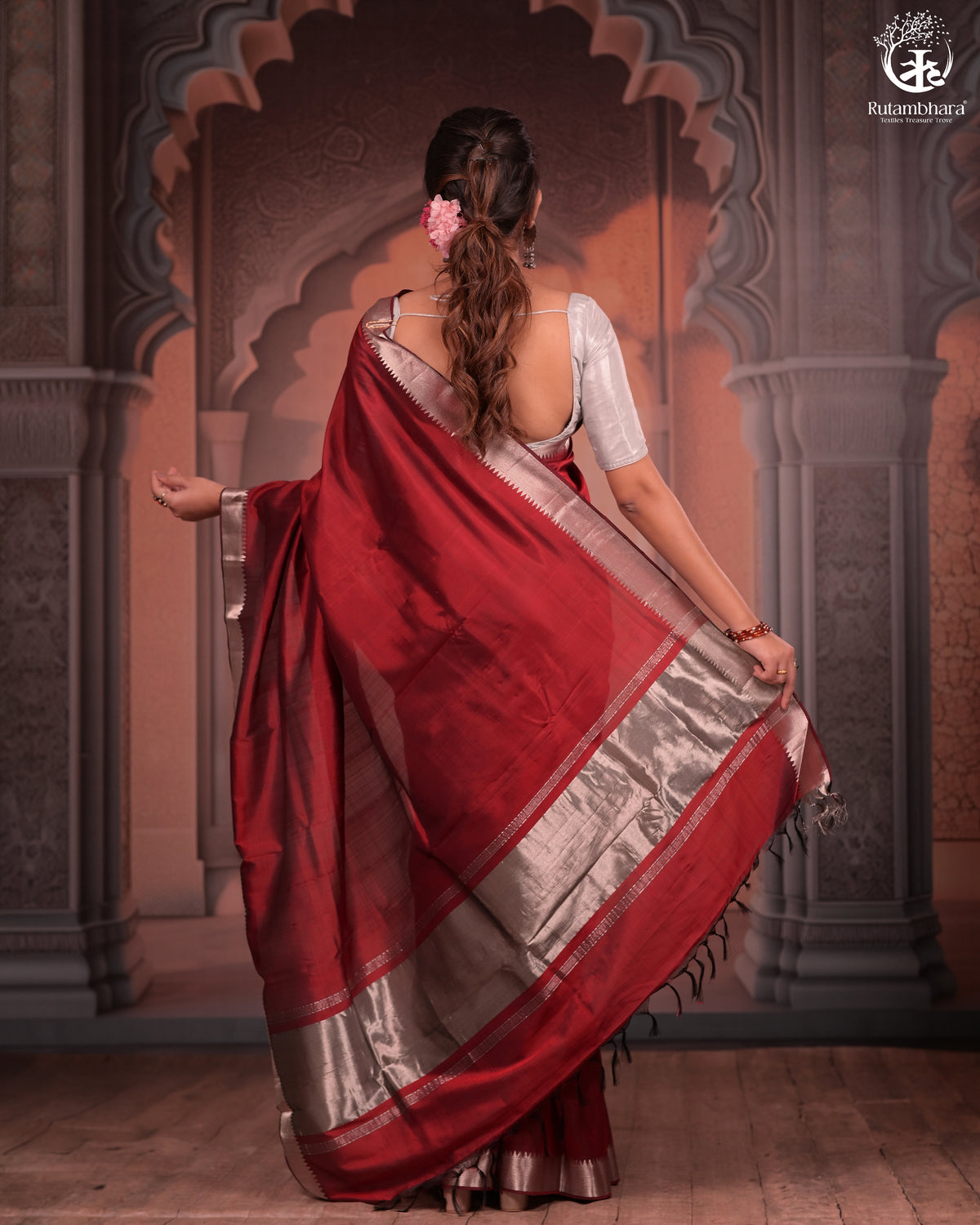 BHADRA - Elegant Mangalgiri Silk Saree with Lustrous Zari Detailing