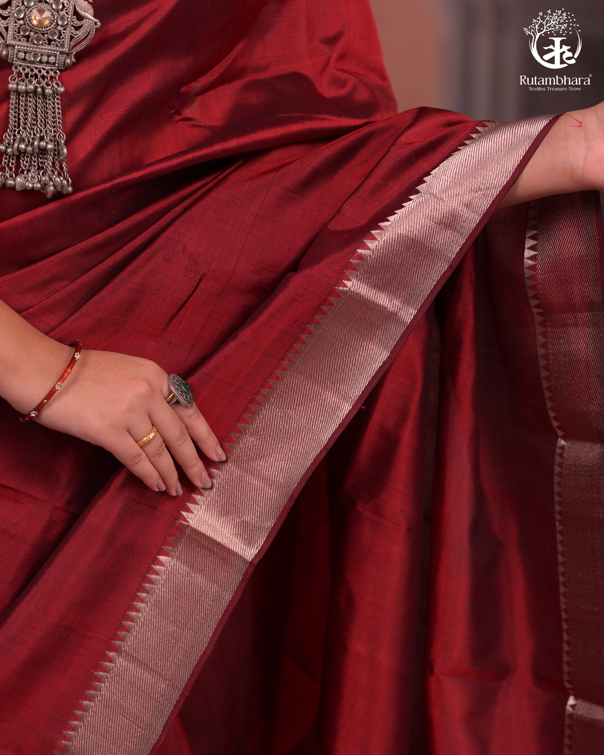 BHADRA - Elegant Mangalgiri Silk Saree with Lustrous Zari Detailing