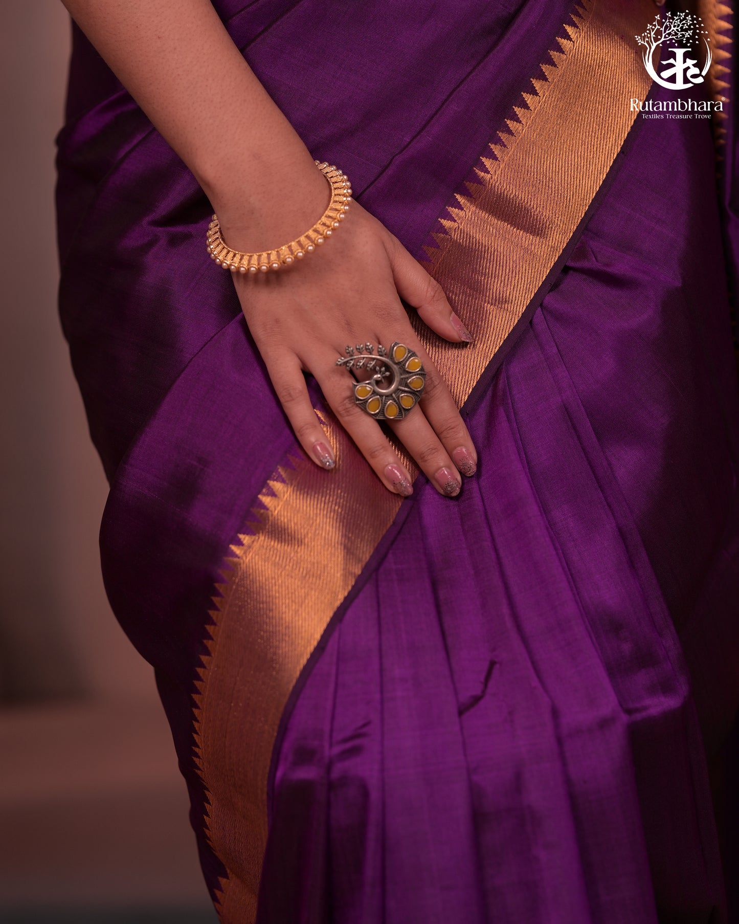 BHADRA - Elegant  Mangalgiri Silk Saree with Lustrous Gold Border